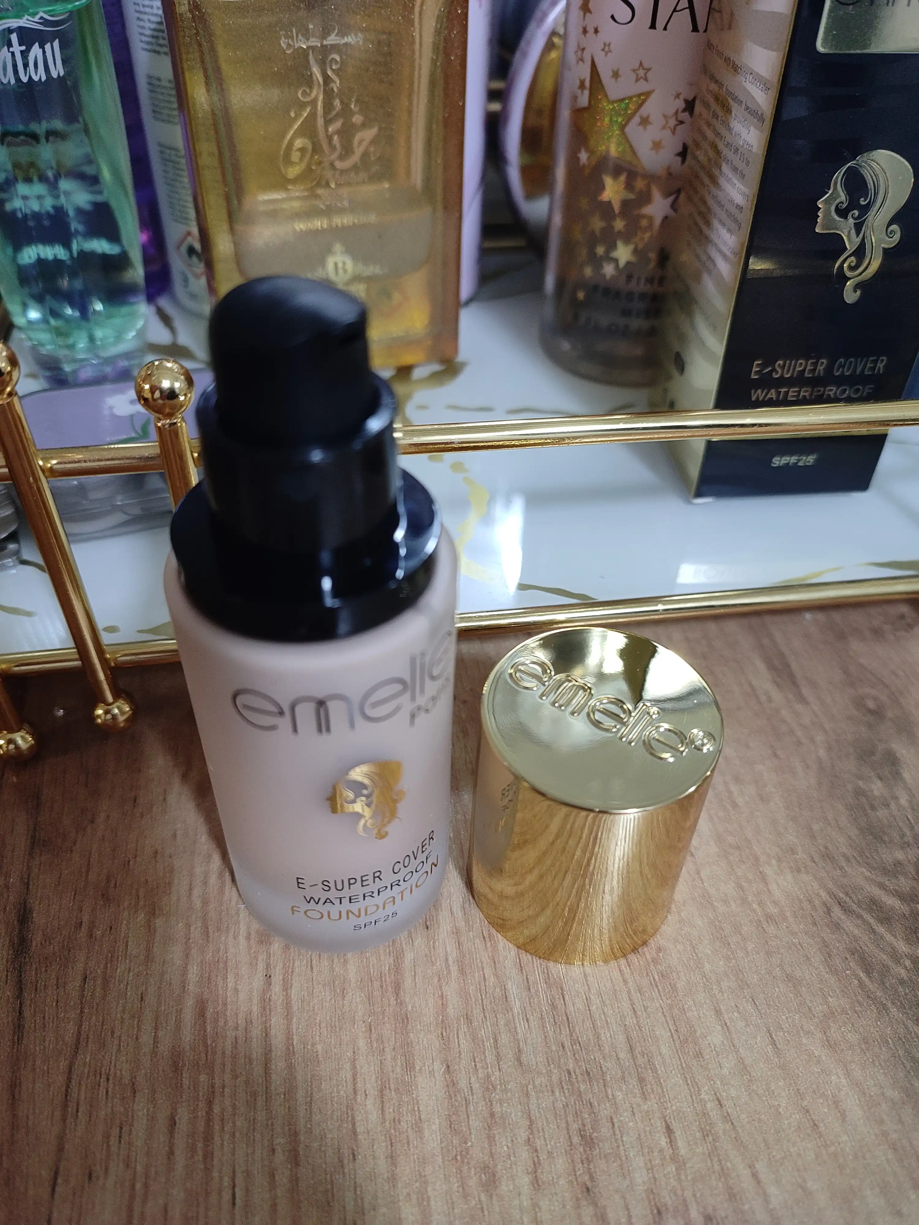 Emelie тональный крем для лица SPF 25, увлажняющий, матовый тон 01 и 02, 45 мл
