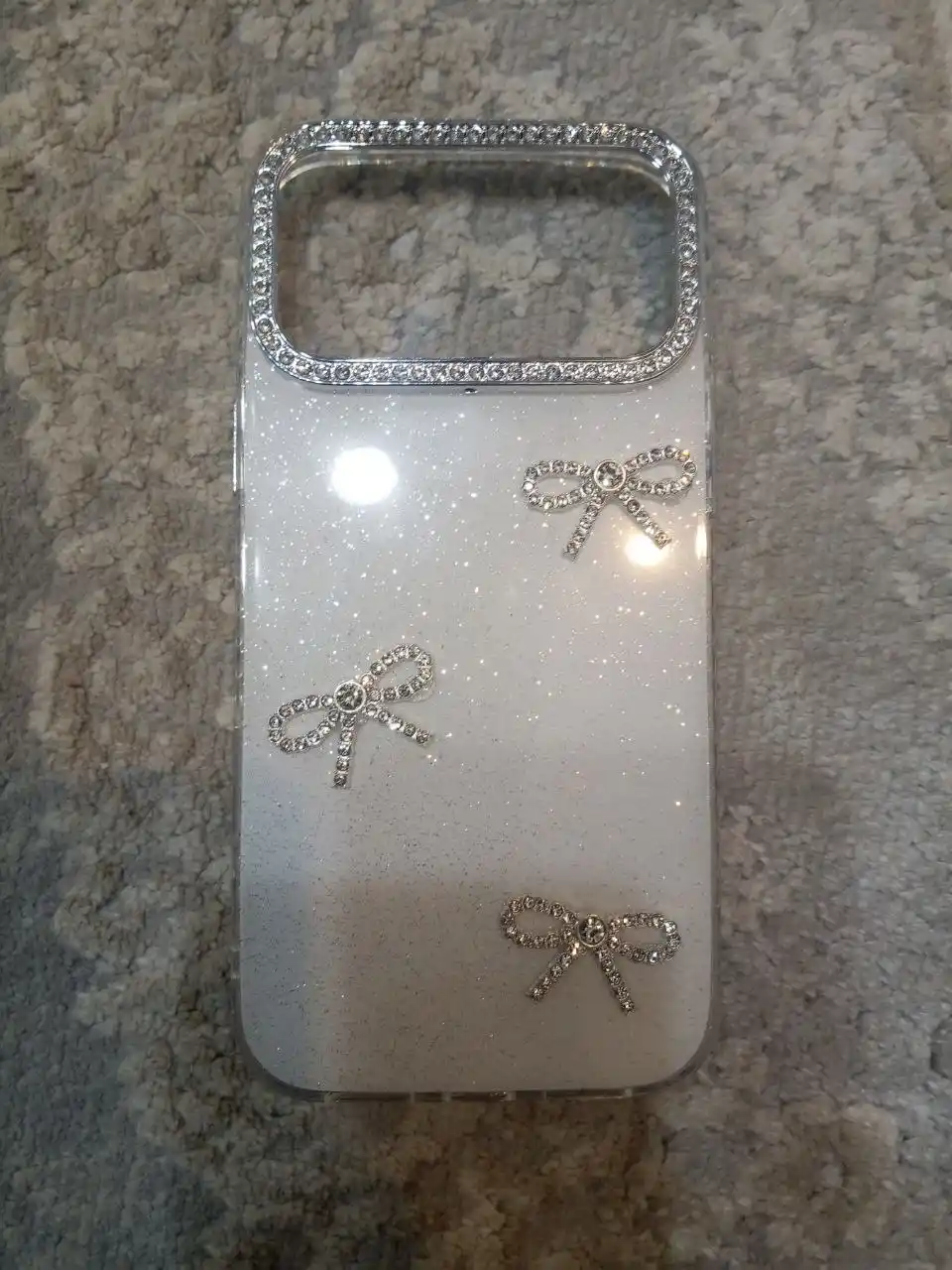 ZASHITNI CHIXOL IPHONE 16 pro, 16 Pro Max,17 Pro, 17 Pro Max silikoniviy