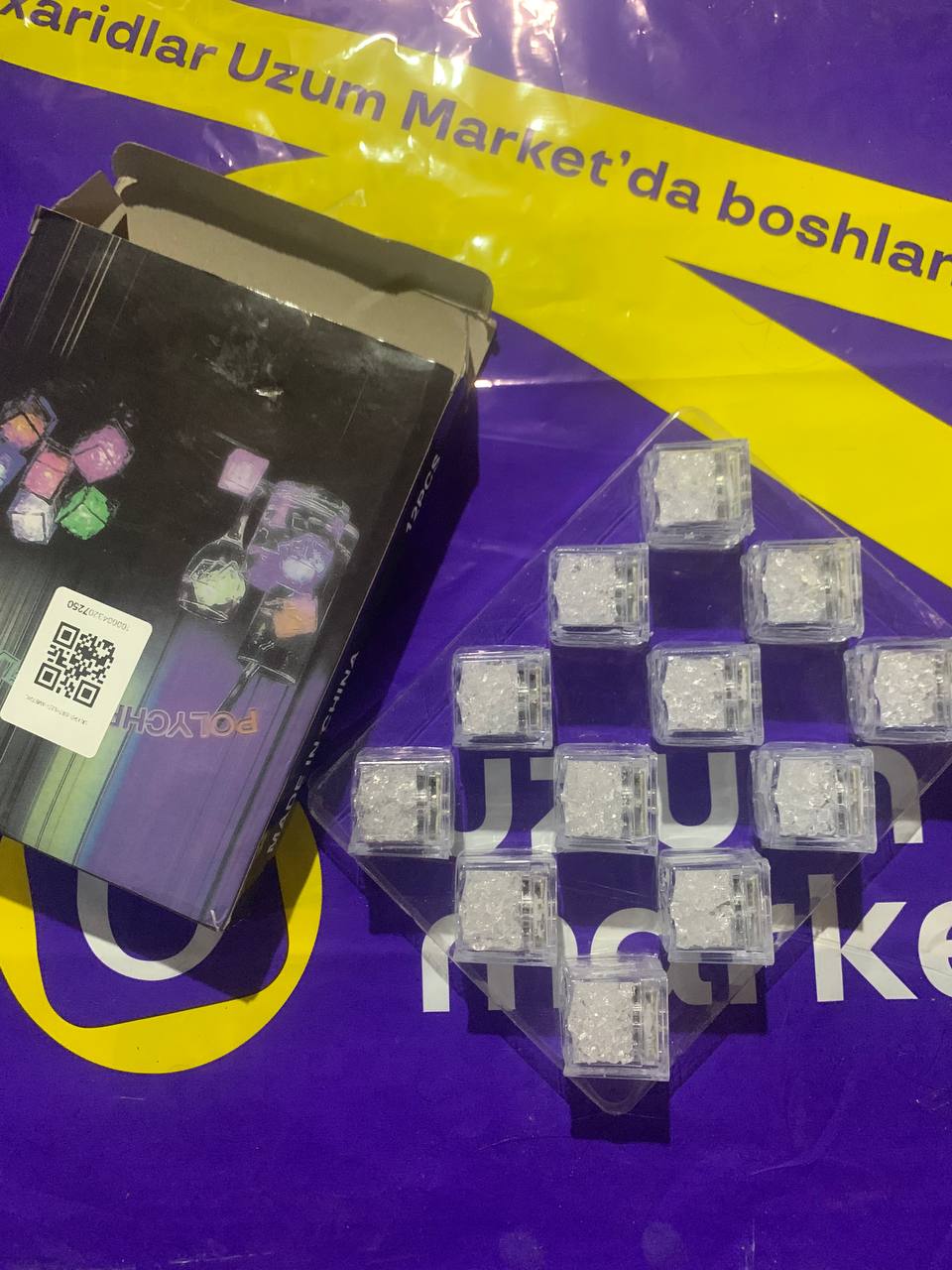 Vannaxonada cho‘milish va o‘ynash uchun xavfsiz materialdan yasalgan bolalar uchun yaltiroq muz kubiklari, 12 dona