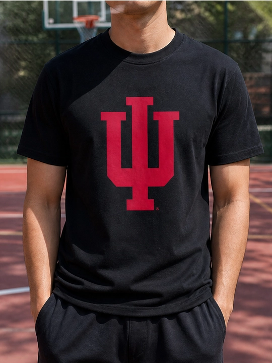 Erkaklar uchun qizil IU monogramma printli paxta oversayz futbolka, qisqa yengli