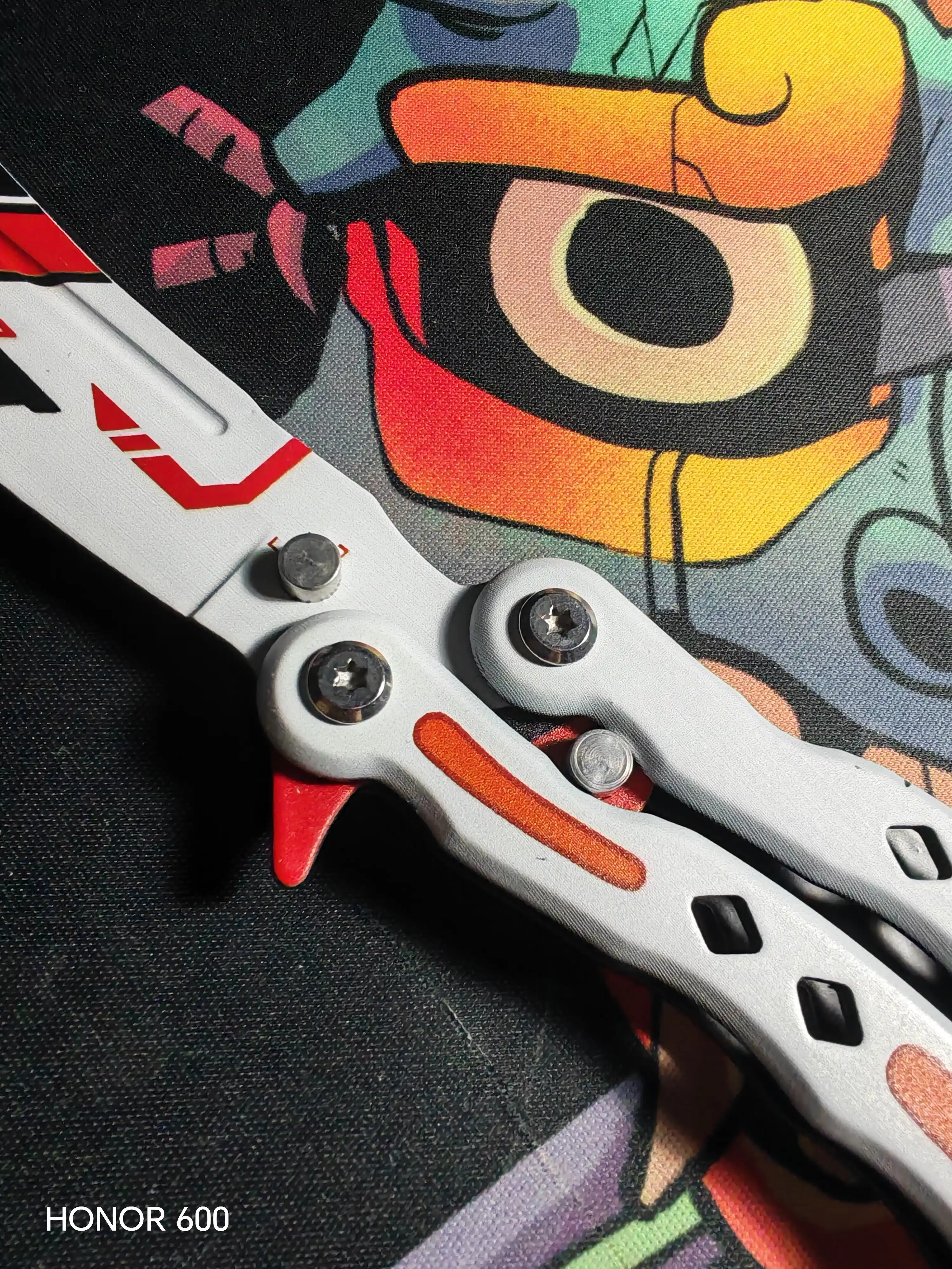 Mashq uchun kapalak pichoq-balisong, o‘tkirlanmagan metall tig‘, fokuslar uchun