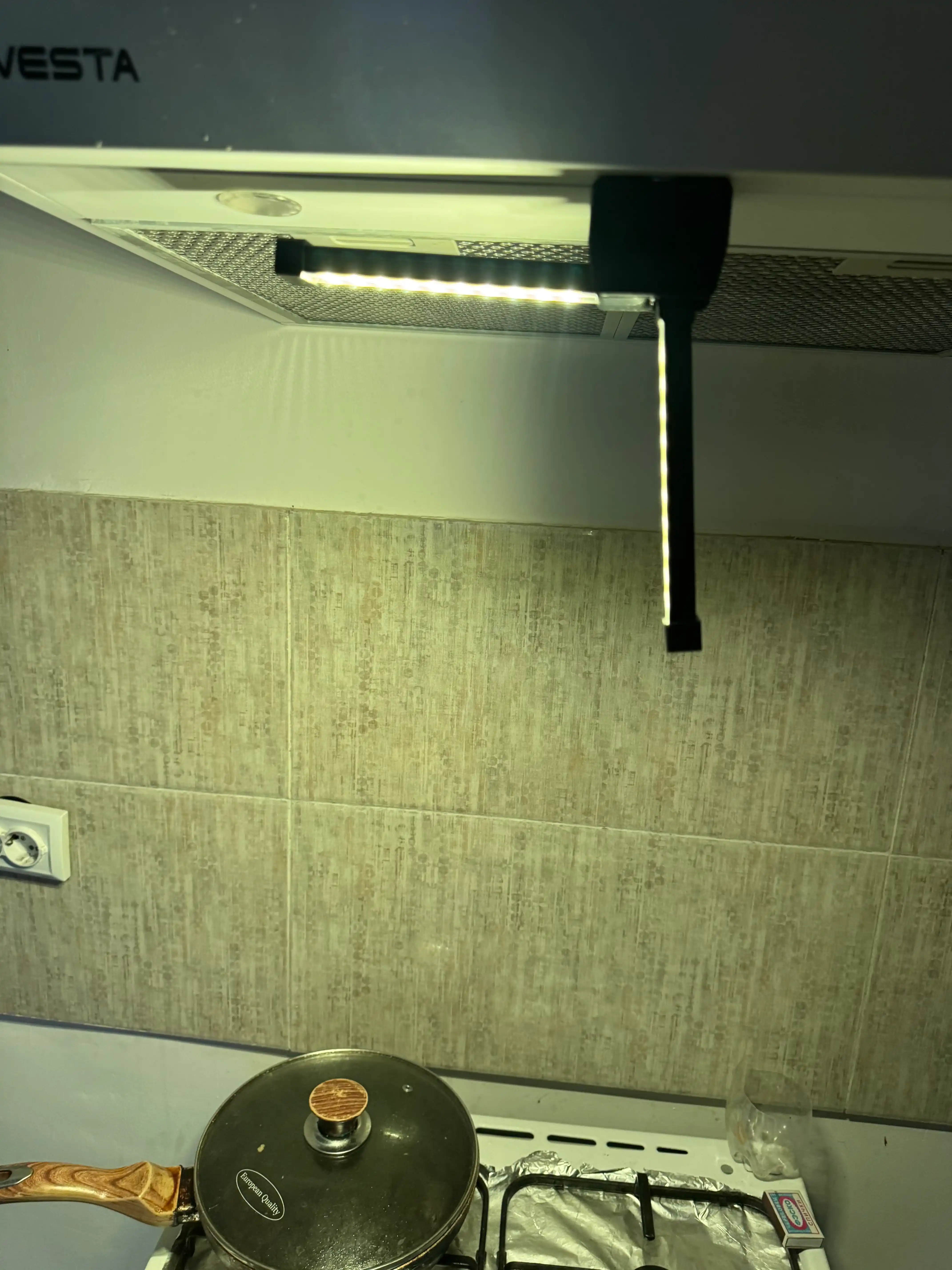Ko‘p funksiyali LED fonar — 180° buriluvchi, 12 soatli quvvat, COB + XPE, magnitli, Type-C