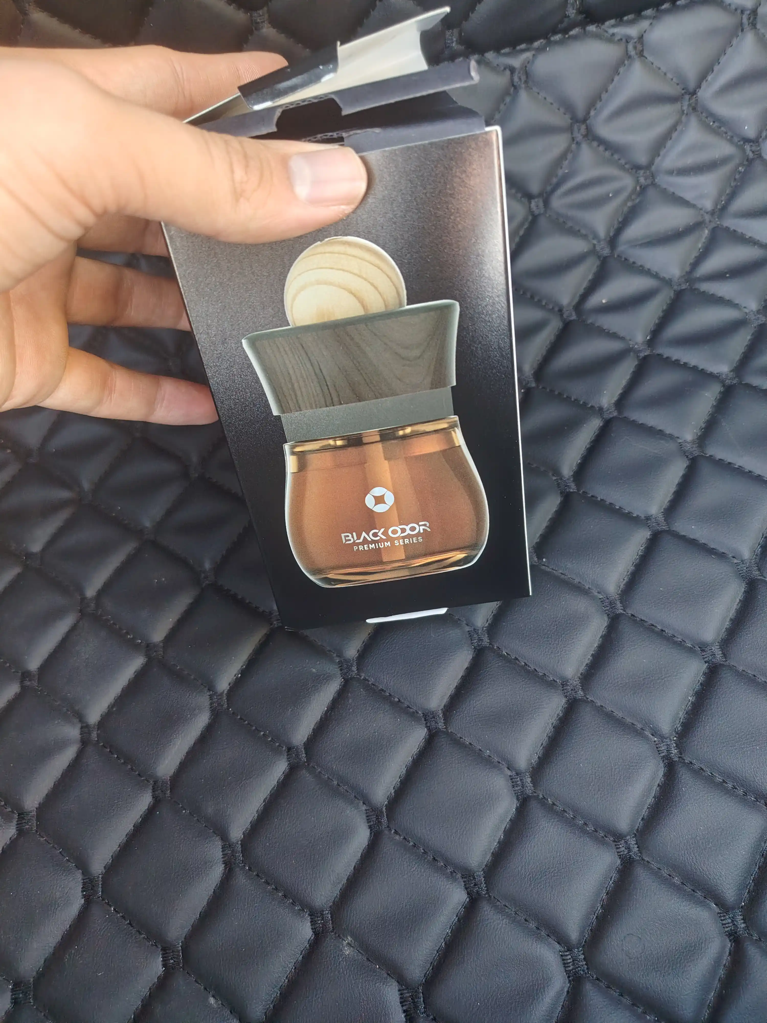 Mashina, uy, ofis uchun "BLACK ODOR" xushbo‘ylantiruvchisi va xushbo‘ylantiruvchisi