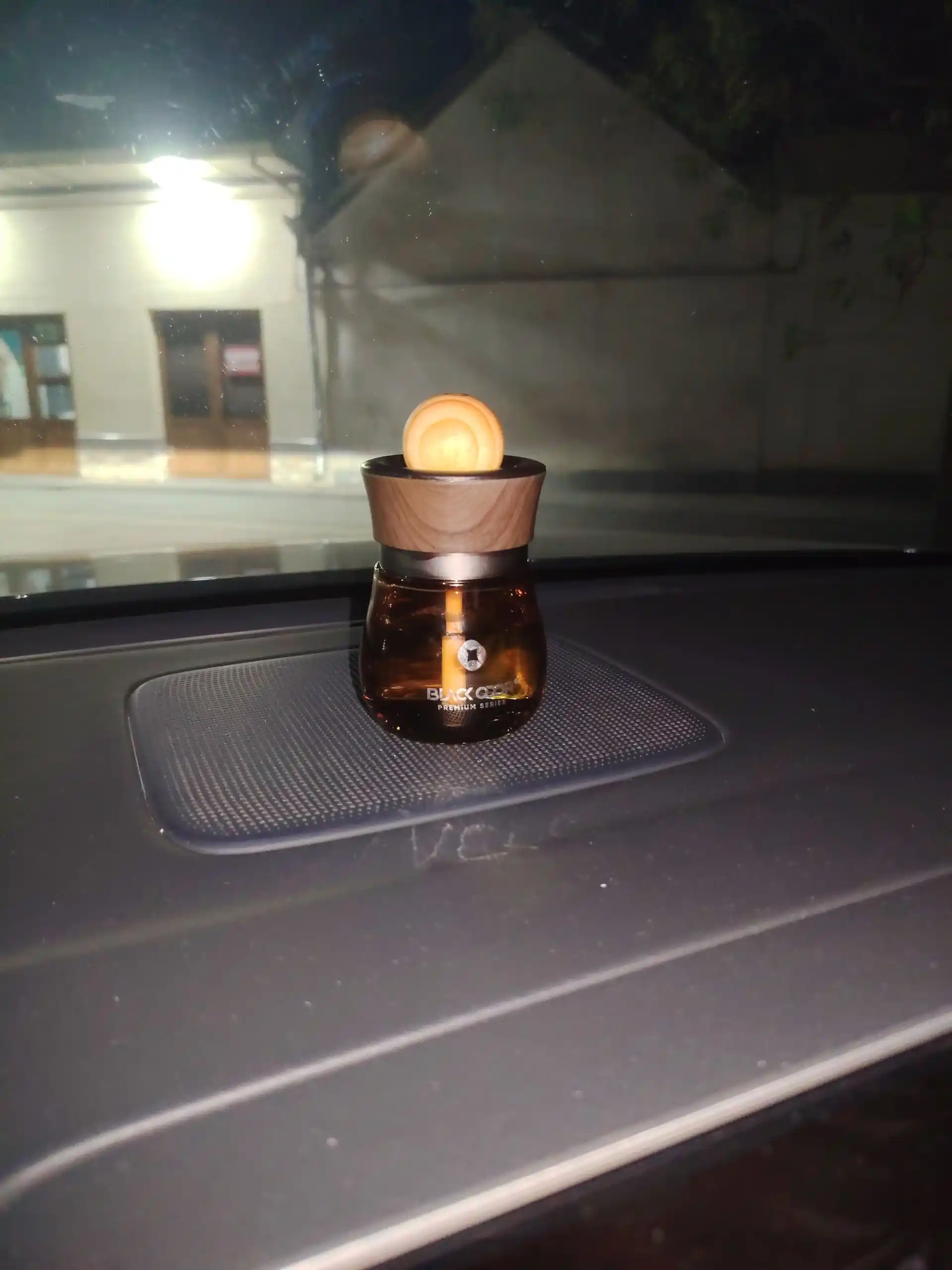 Mashina, uy, ofis uchun "BLACK ODOR" xushbo‘ylantiruvchisi va xushbo‘ylantiruvchisi