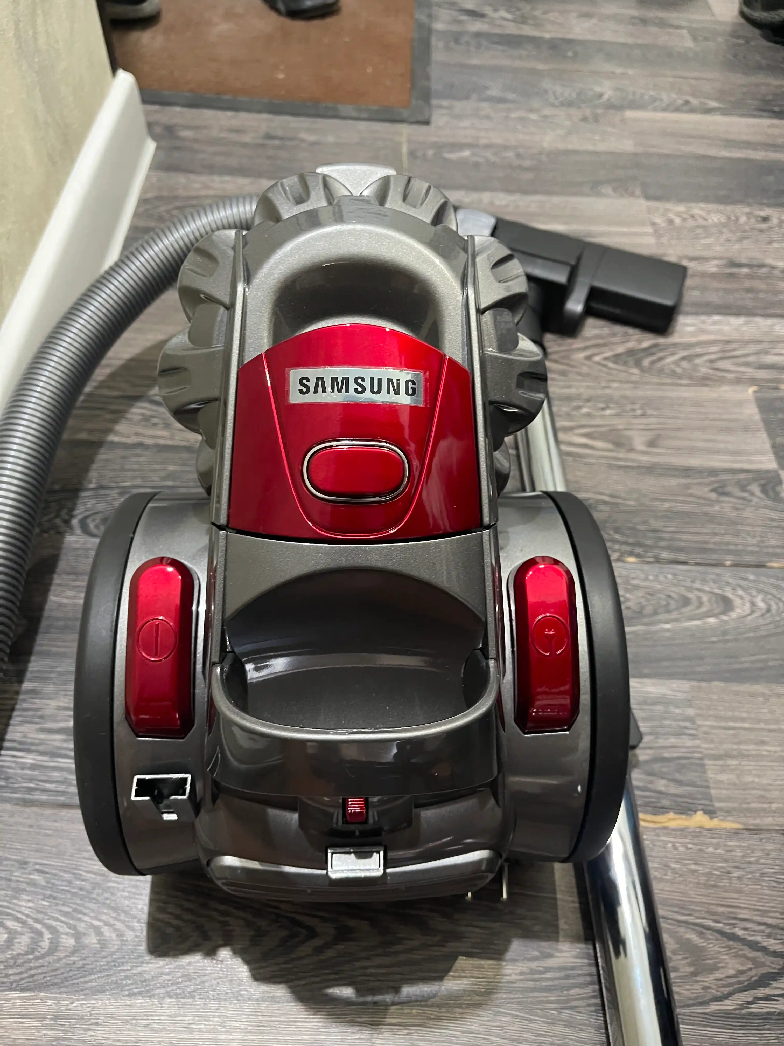 Пылесос Samsung 3000W, HEPA-фильтром ,4 л, с инновационной телескопической трубкой pilisos
