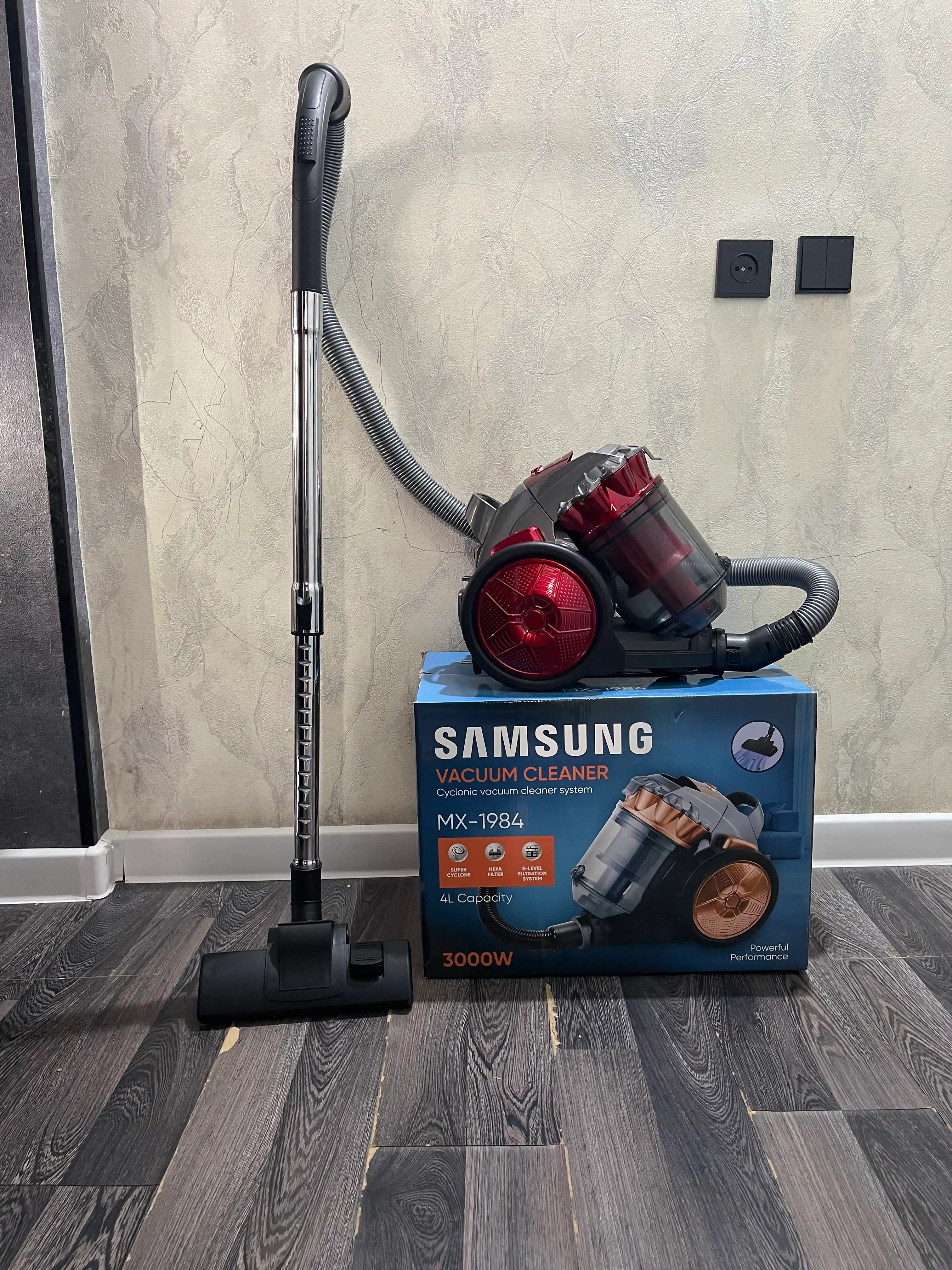 Пылесос Samsung 3000W, HEPA-фильтром ,4 л, с инновационной телескопической трубкой pilisos