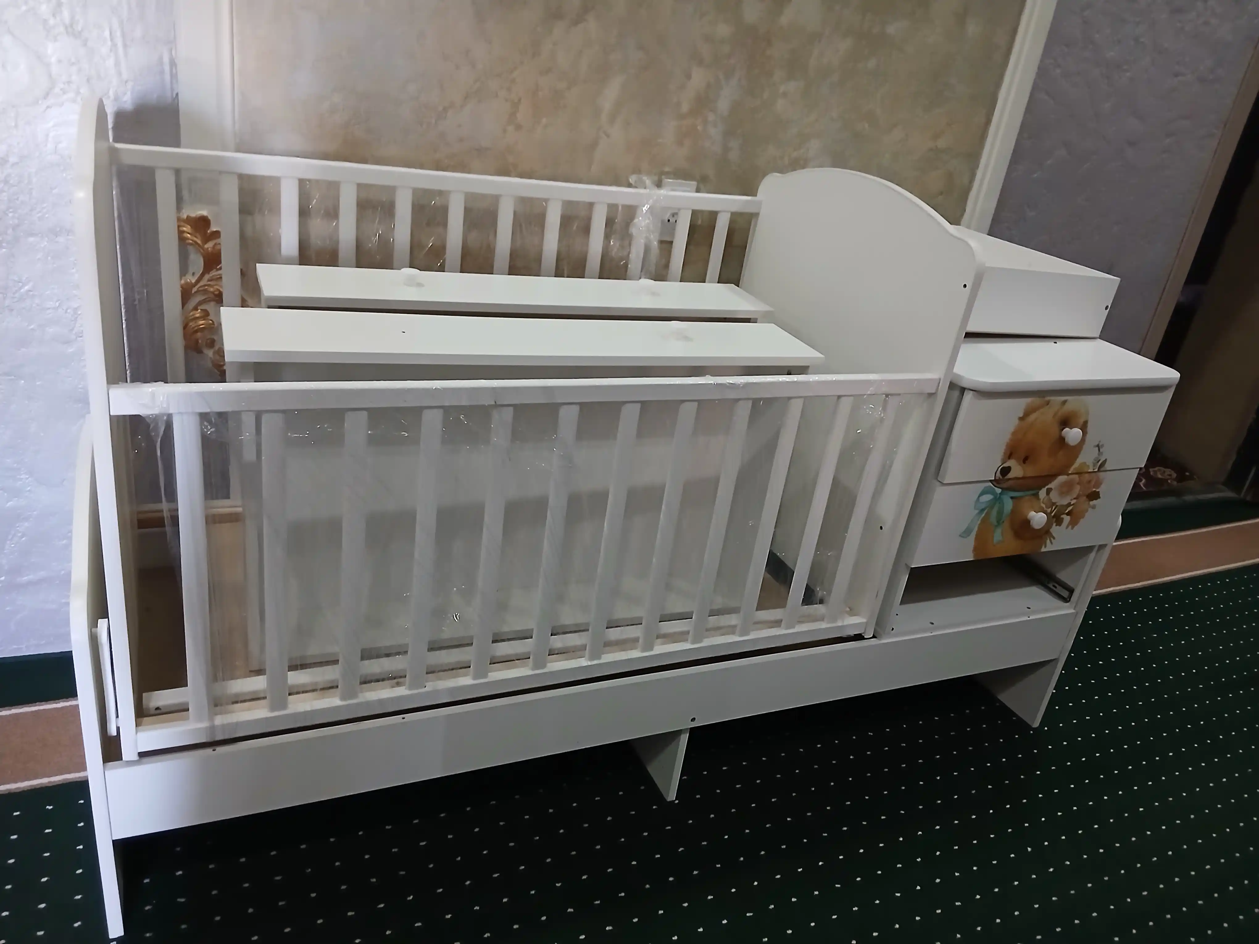 "Mishka" 3 tasi 1 da transformatsiyalanuvchi krovat