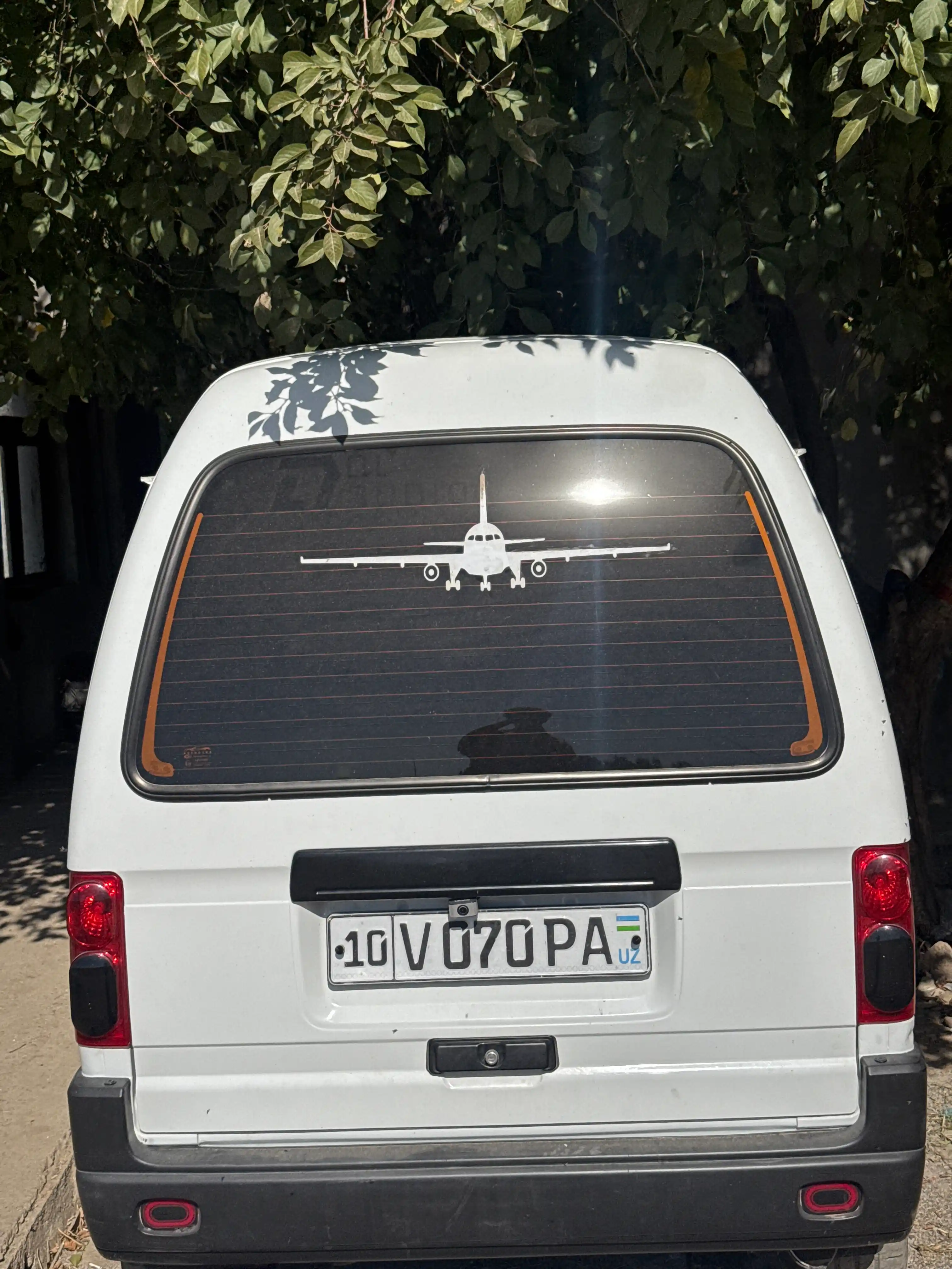 Avto nakleyka suv o‘tkazmaydigan stiker ko‘chib ketmaydi