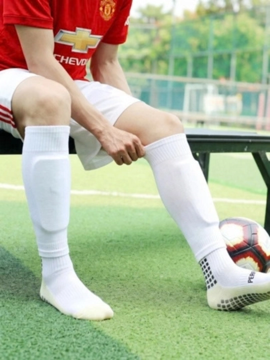 Futbol anjomlari to'plami, 7 tasi 1 da, 5 tasi 1 da, getra, paypoq, qalqon, sumka, teyp
