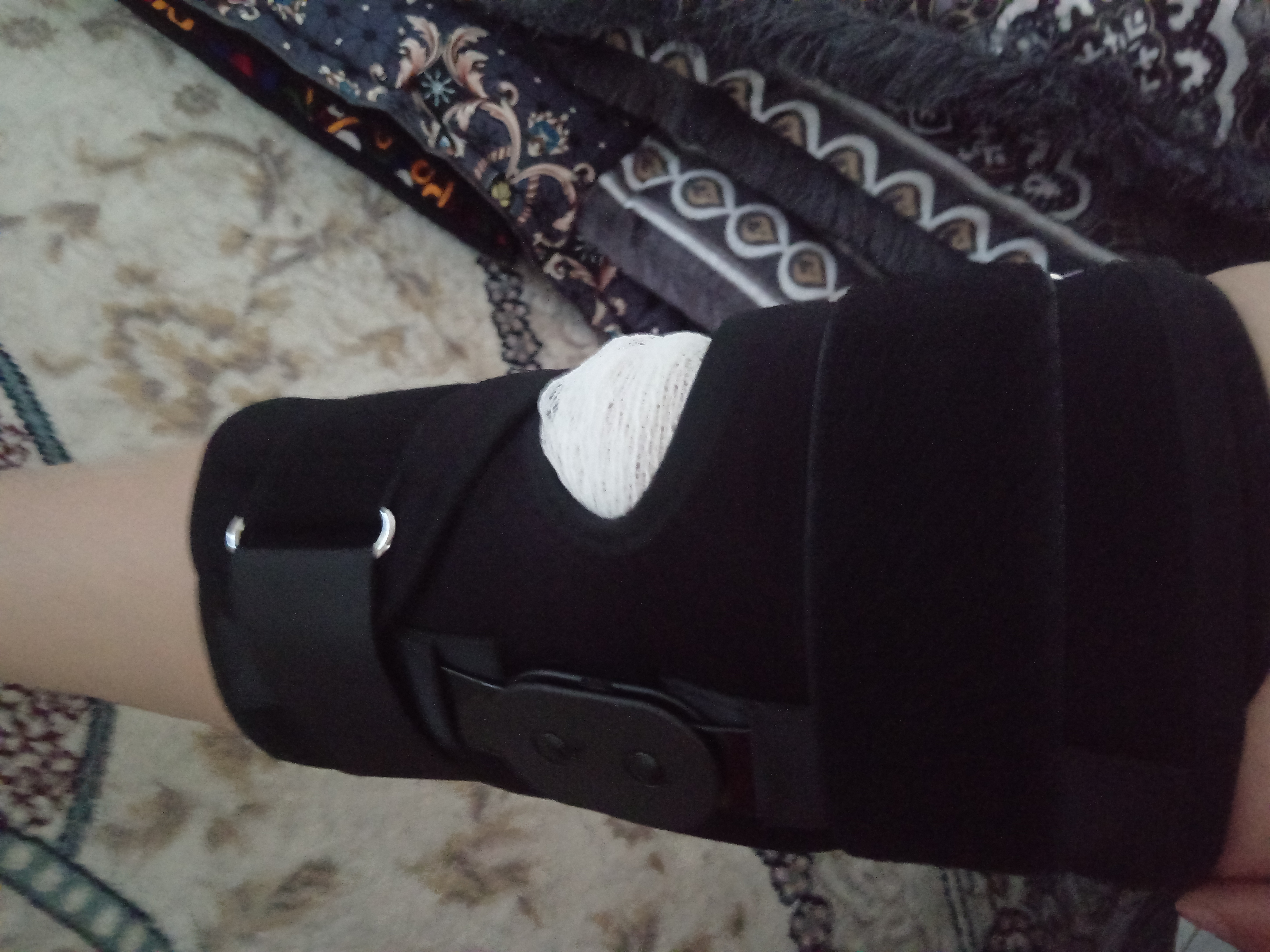 Tizza bogimini fiksatsiya qilish uchun neoprendan tibbiy bog'ich sharnirli 01921