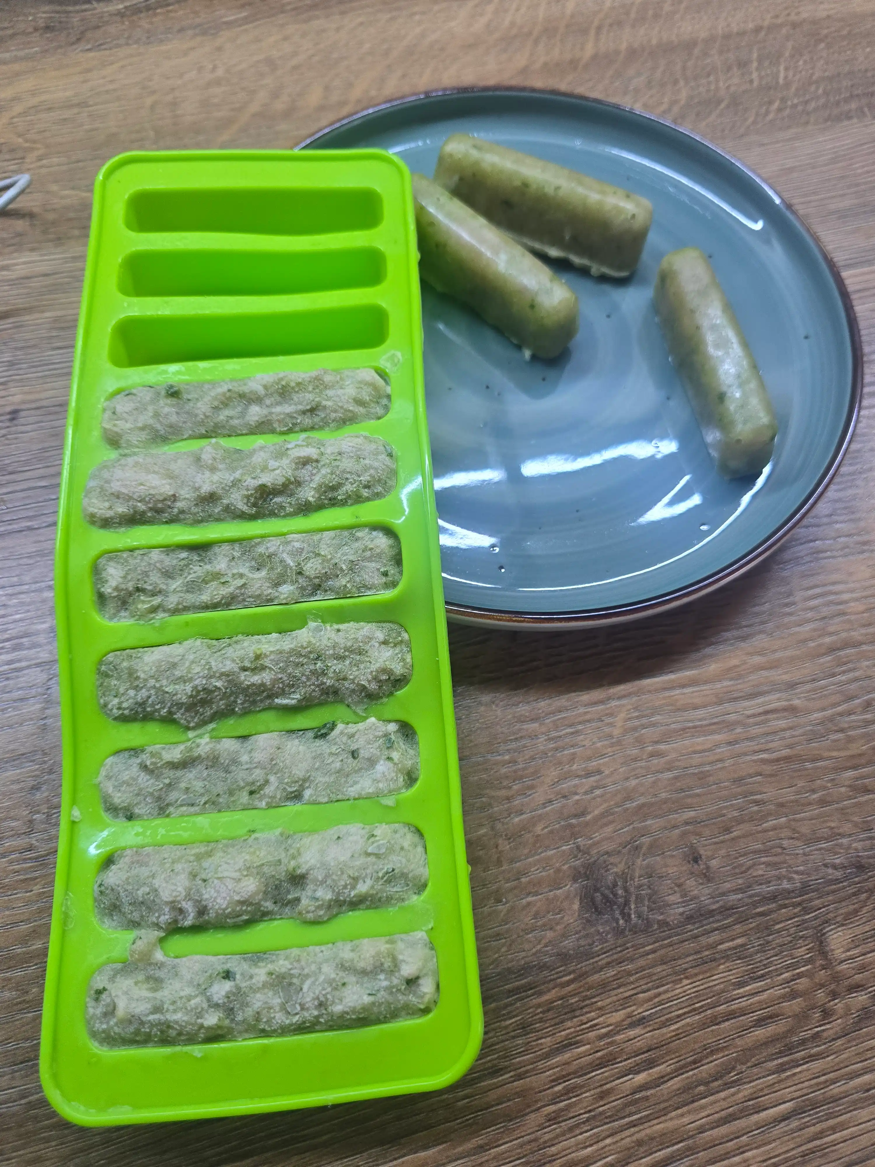 Mini sasiska uchun silikon qolip qopqoqli, pechda pishirish BPA Free oziq-ovqat silikoni