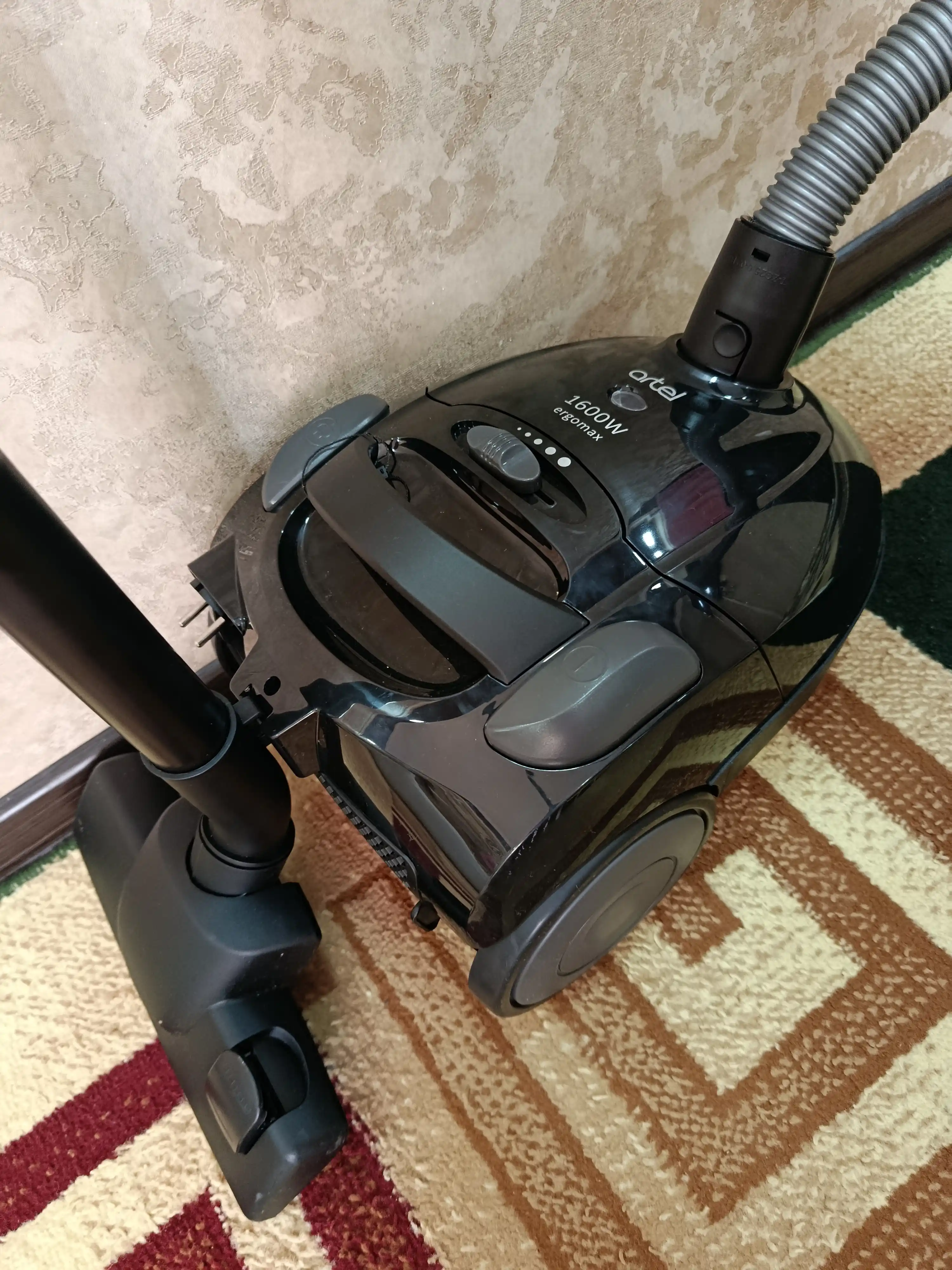 Пылесос ARTEL VCB0316, 1600 Вт