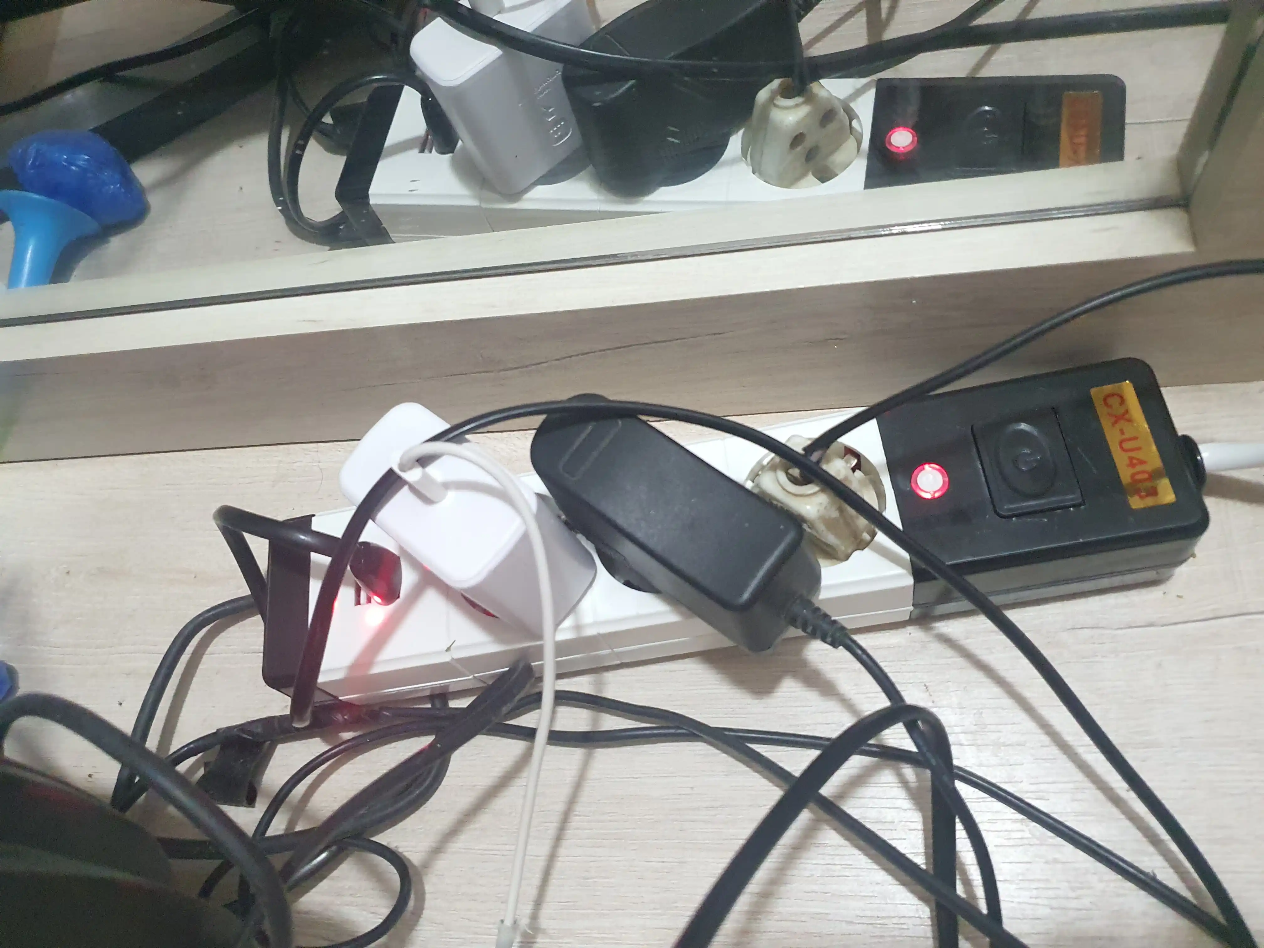 Сетевой фильтр с USB 3 розетки + 2 USB, 10 А, 2500 Вт, кабель ПВС 3/5 м, кнопка ВКЛ/ВЫКЛ