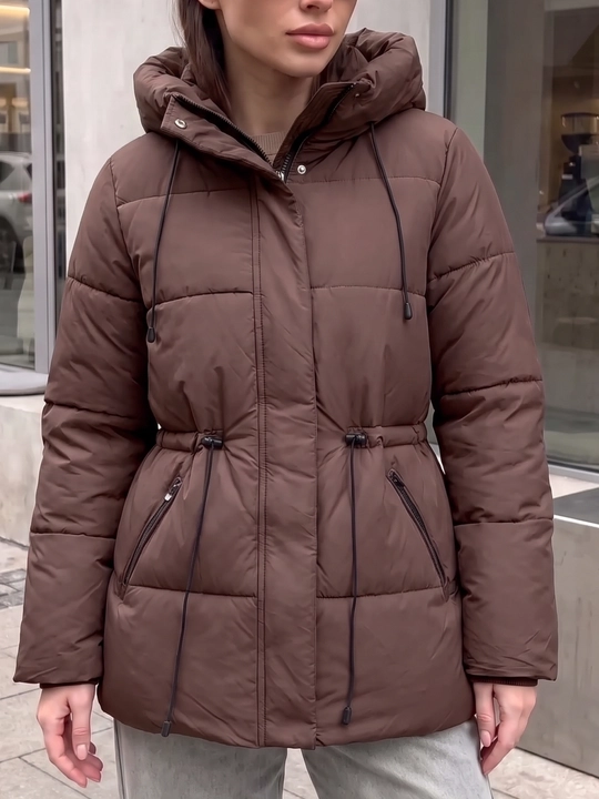 Ayollar qishki kurtkasi, issiq, kapyushonli, belbog‘li, beli toraytiriladi — ELLY FASHION - 