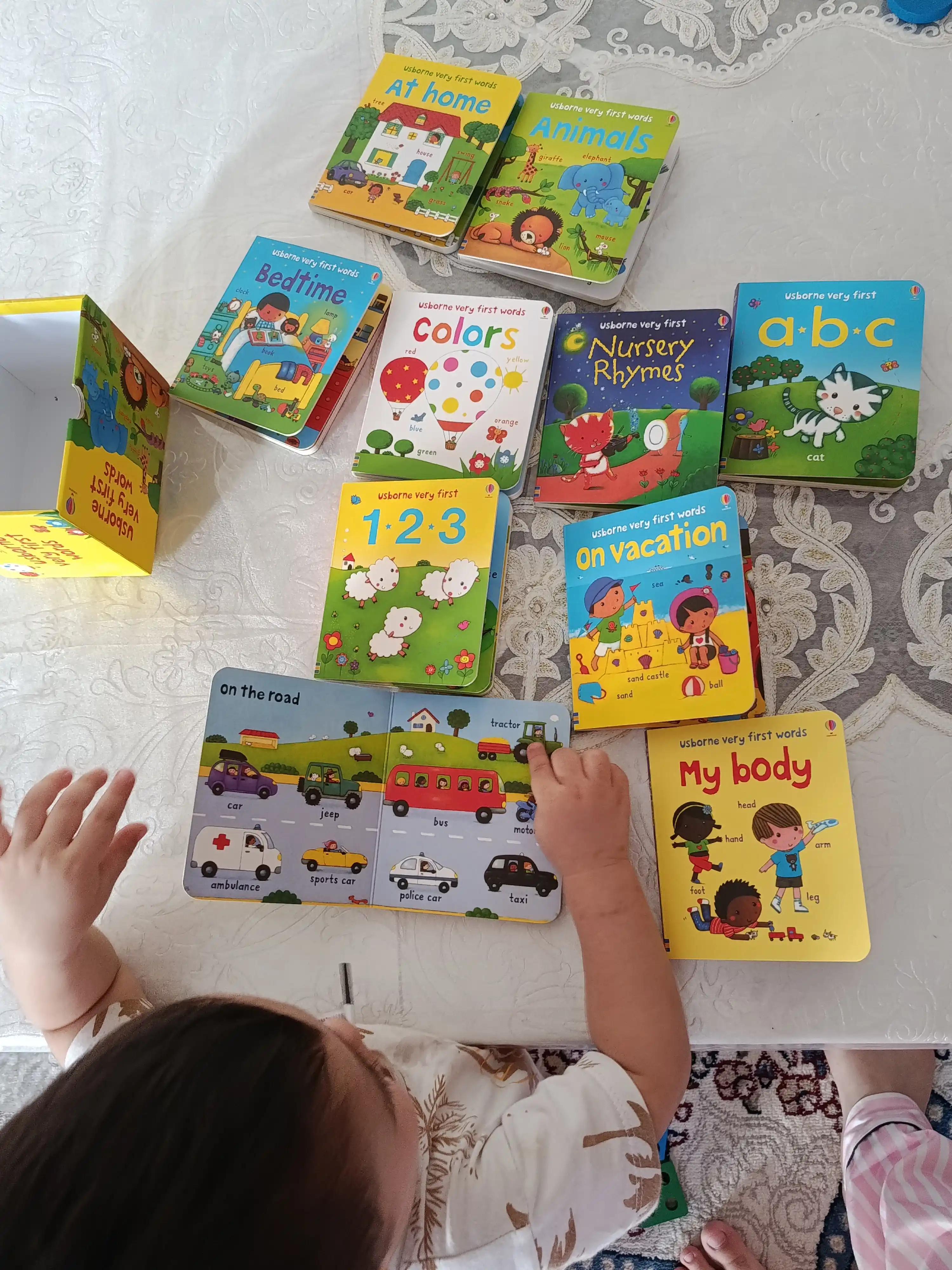 Usborne Very First Words —  10 ta rivojlantiruvchi karton kitoblar to`plami