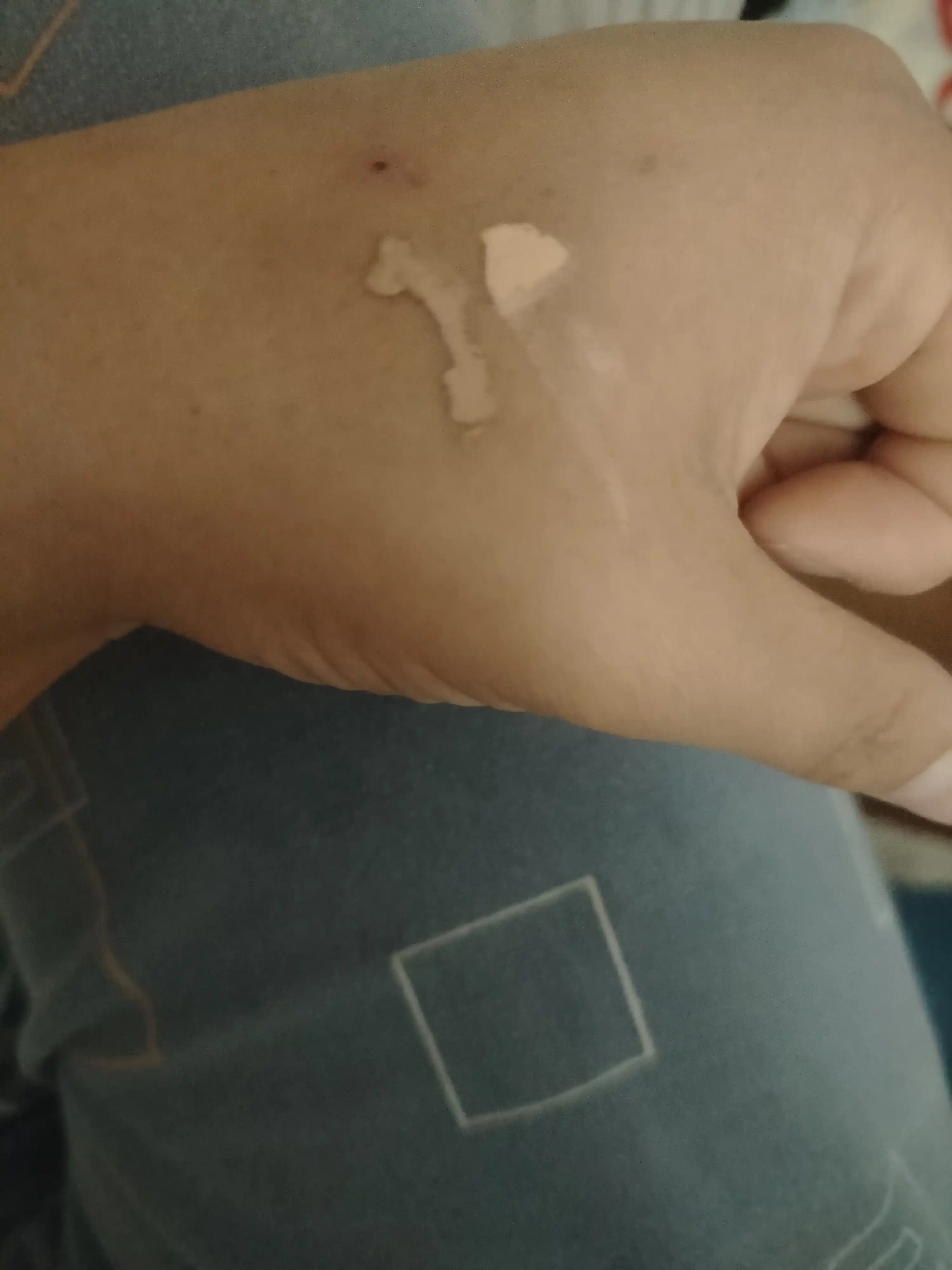 Matlovchi tonal kremi Gabrini Derma, makiyaj ostiga, SPF 15