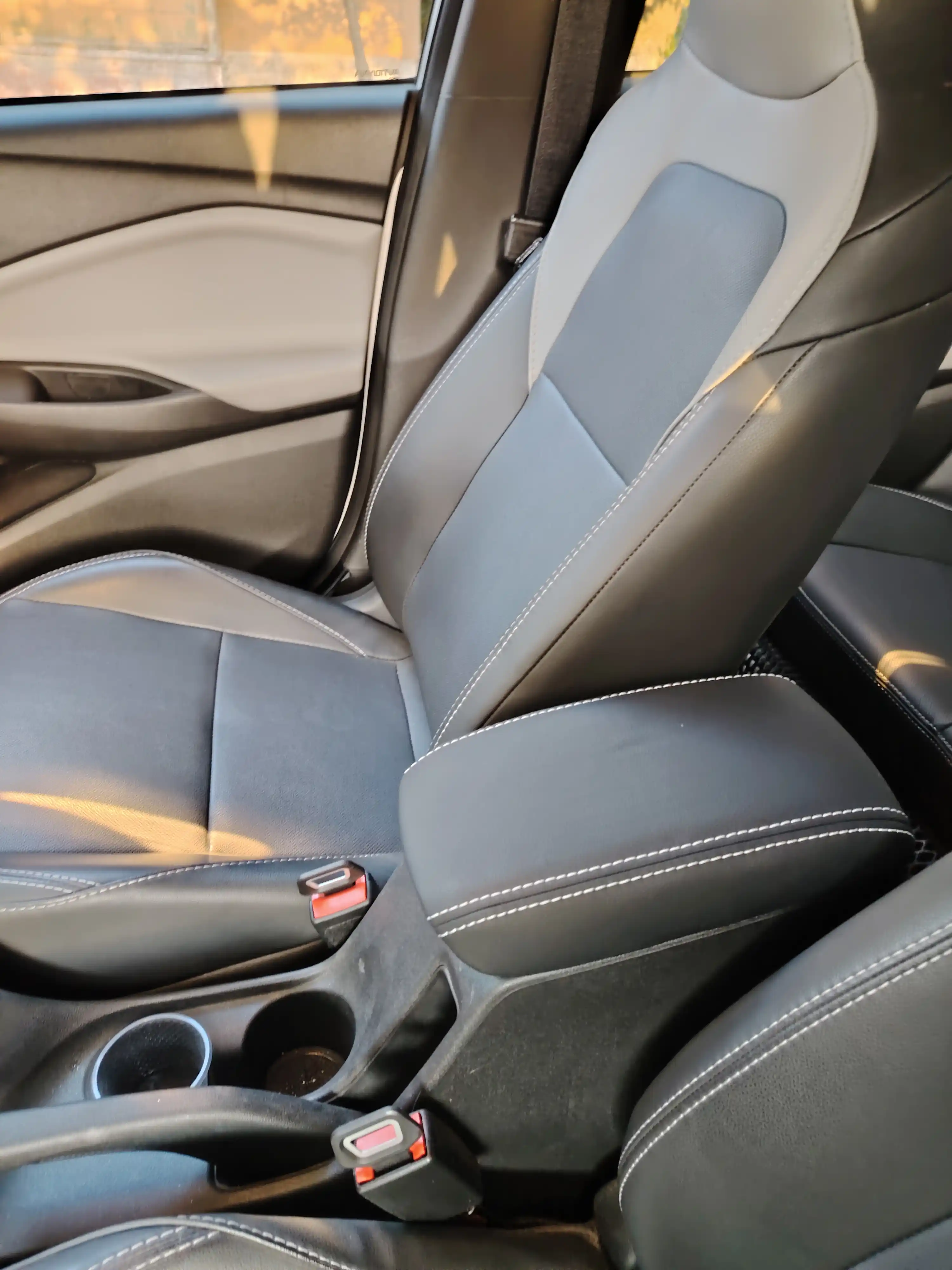 Крышка подлокотника для автомобиля Chevrolet Onix