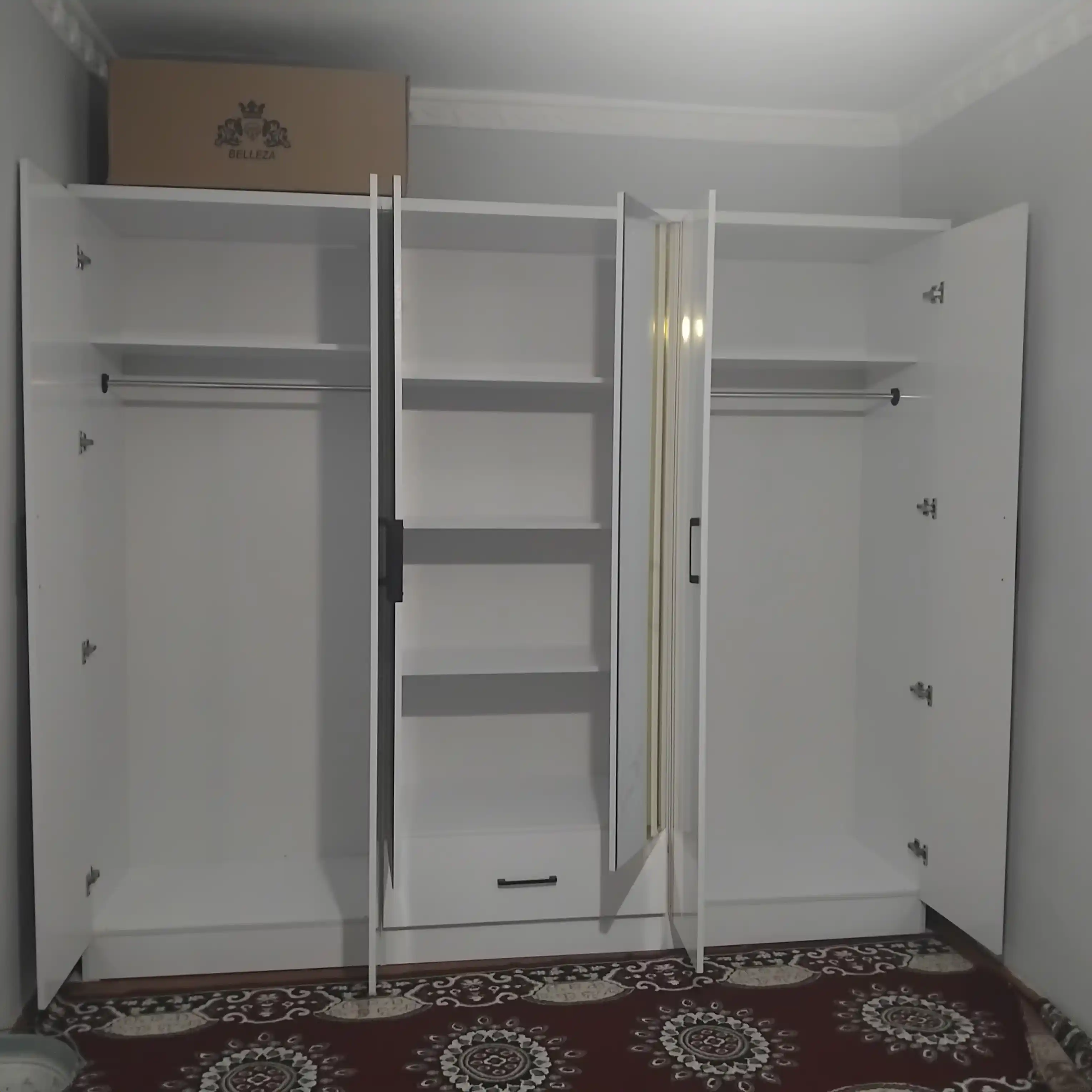 6 eshikli zamonaviy, 6 ta tortmali shkaf