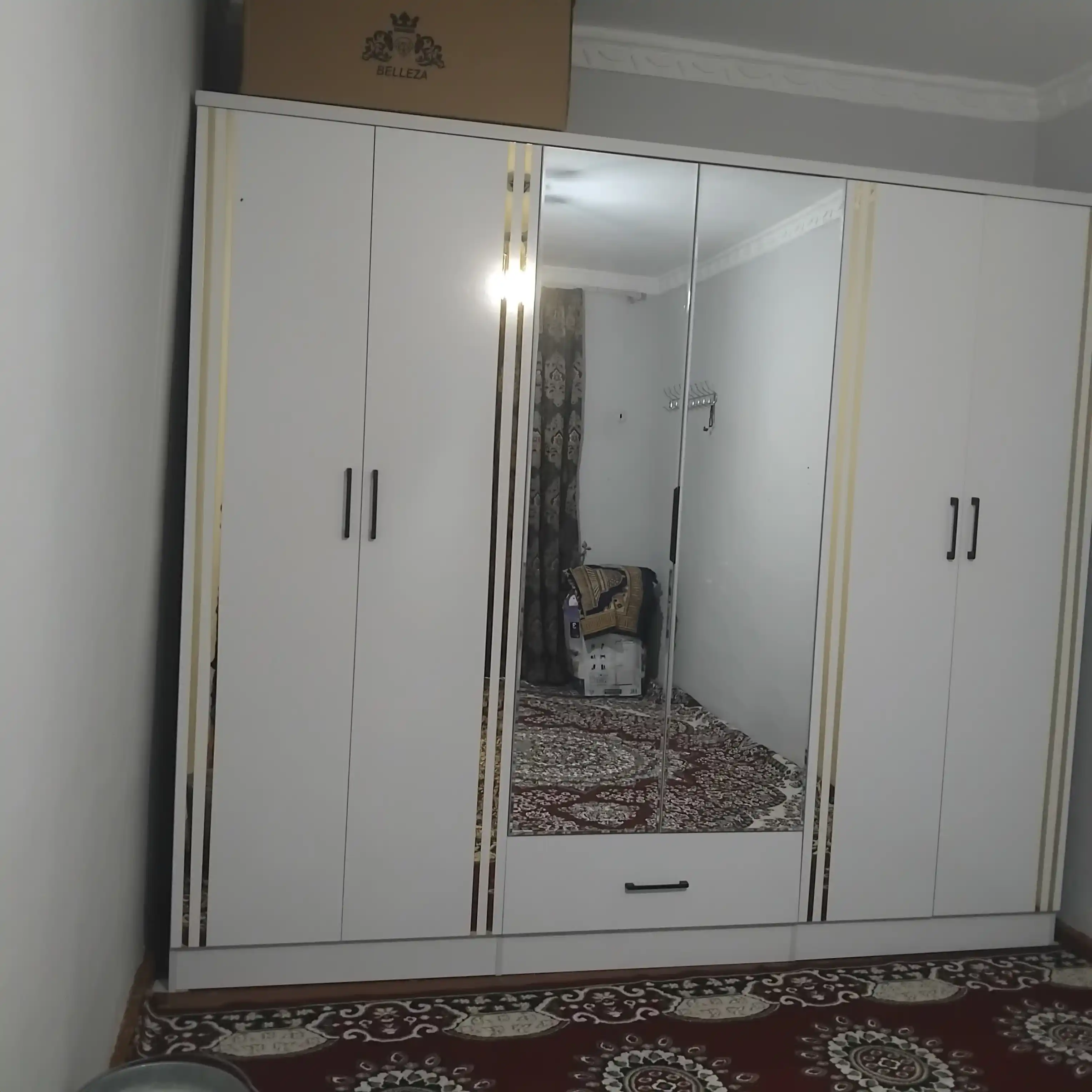 6 eshikli zamonaviy, 6 ta tortmali shkaf