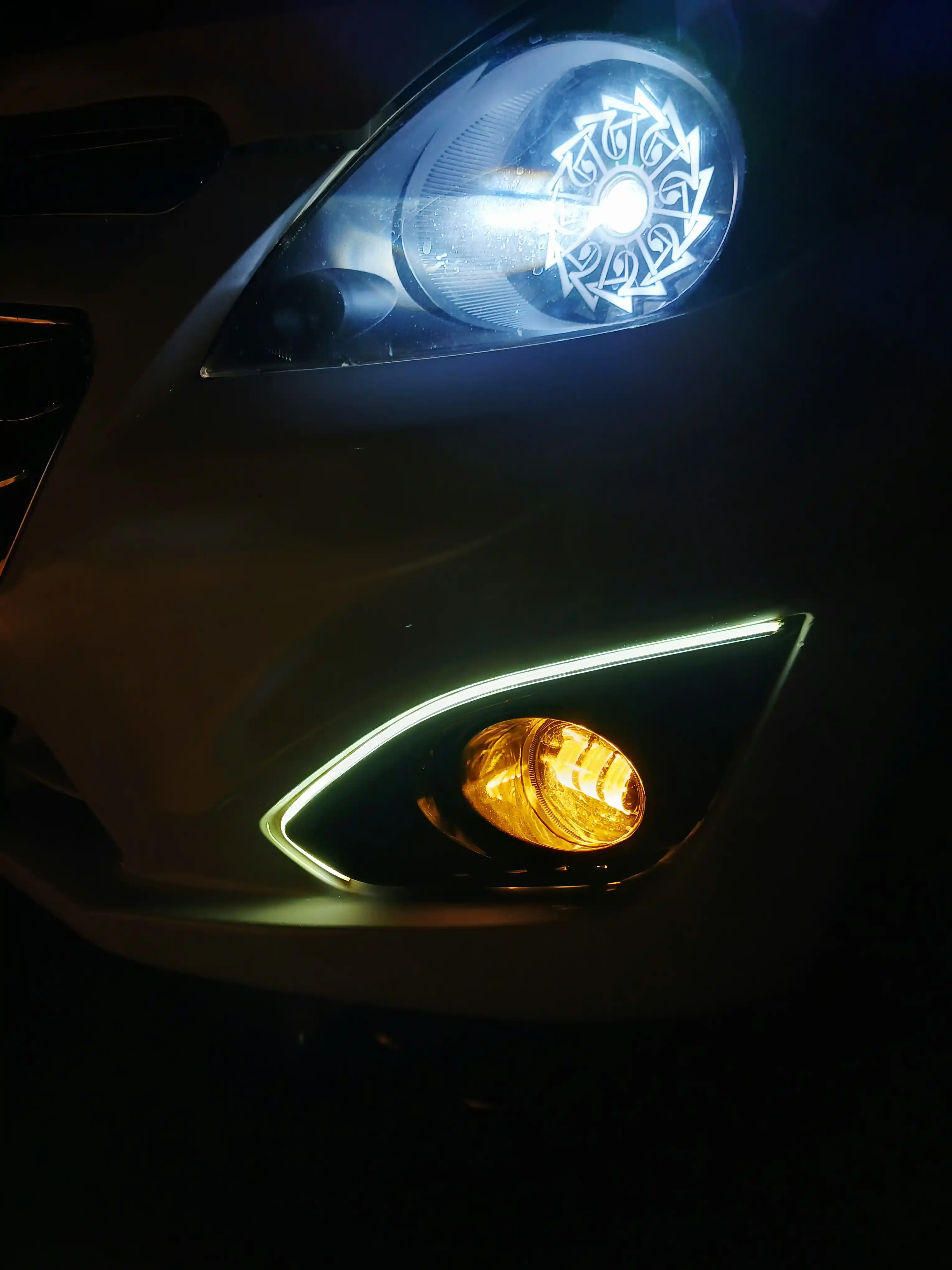 Cobalt Spark matiz uchun tumankaga ikki xil yonadigan led chiroqlar oq sariq bolib yonadi