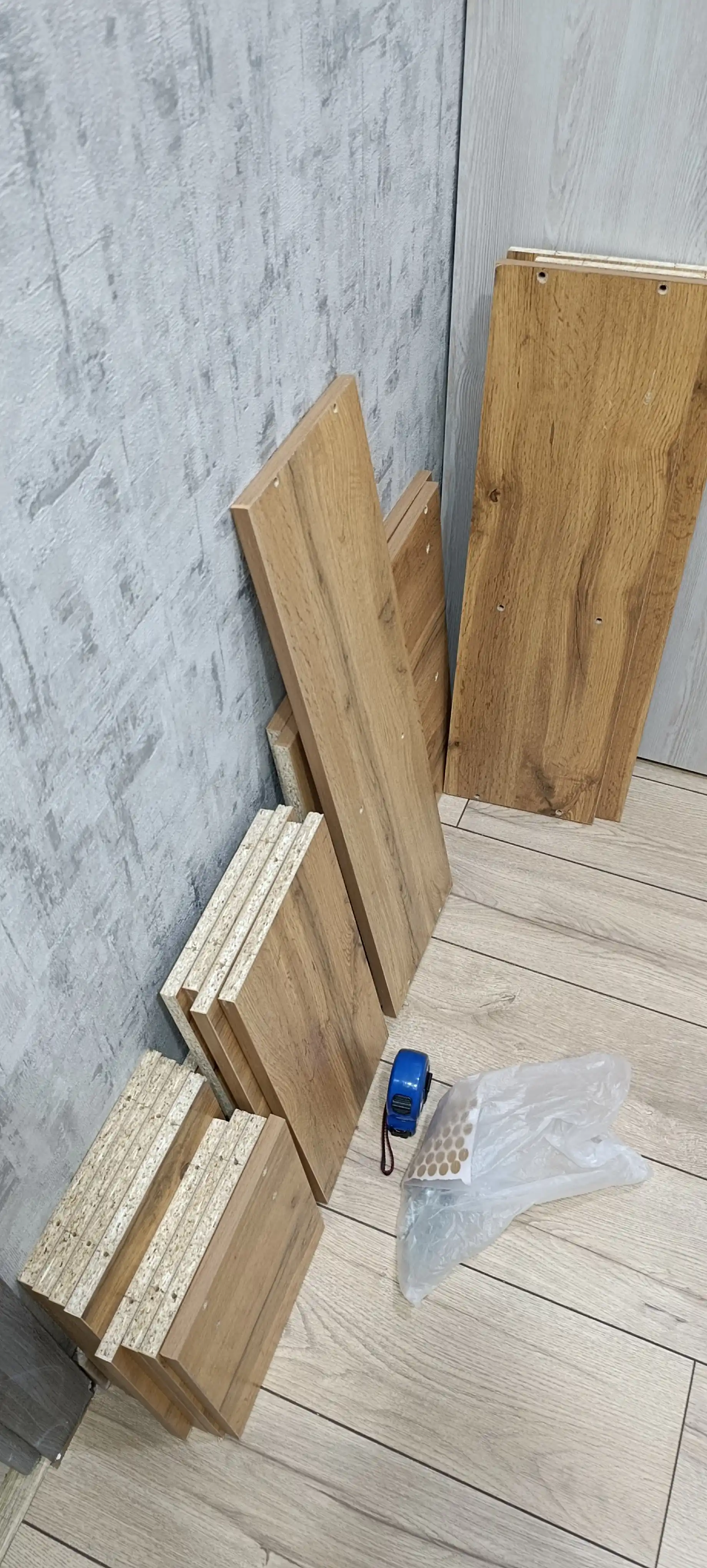 Kitoblar va o'yinchoqlar uchun polga qo'yiladigan tokchalar 174x85x20