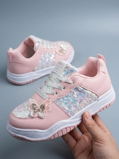 Розовый