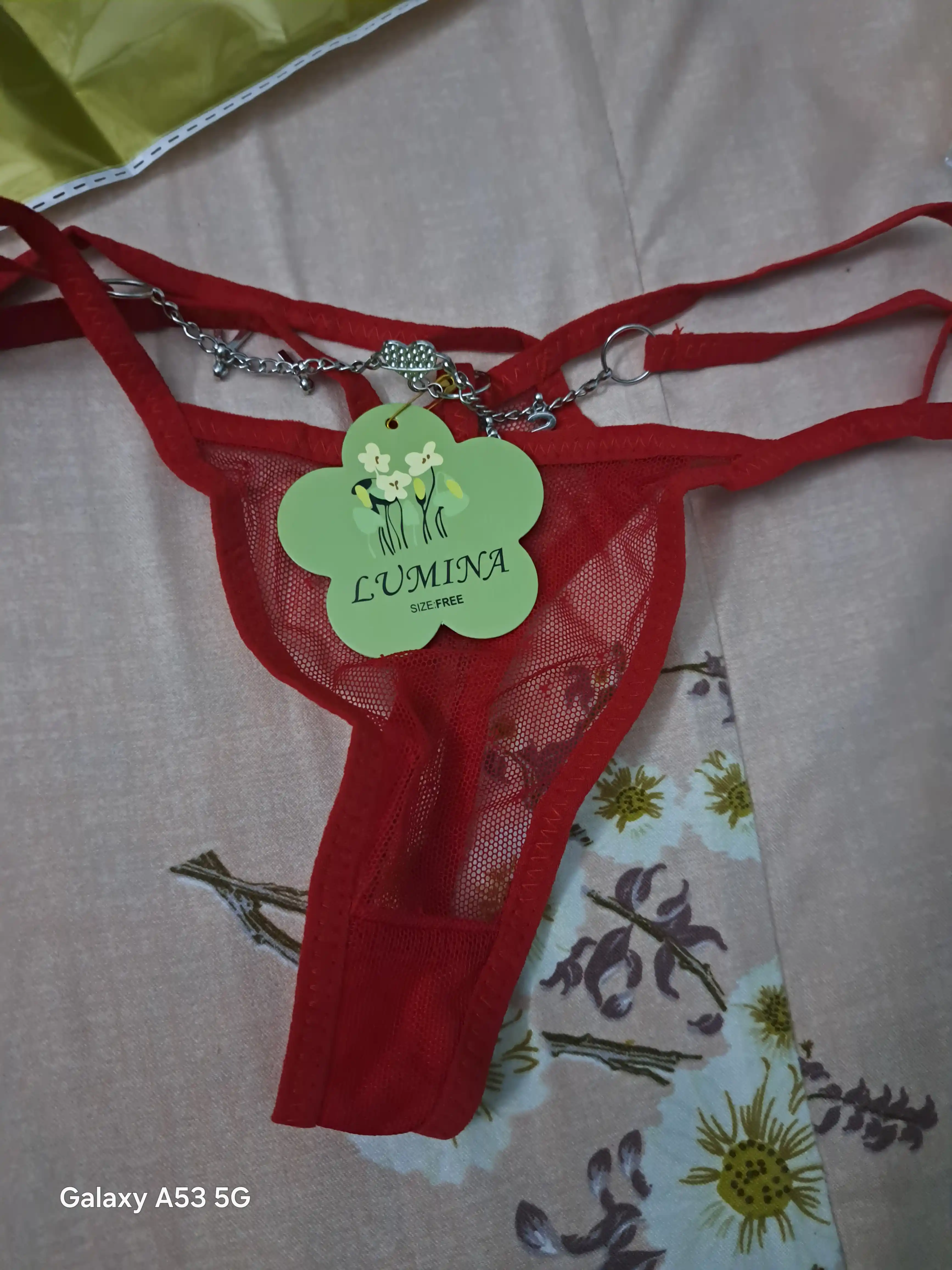 Ayollar gipur string tursigi zanjirli KISS modeli, qizil va qora rang