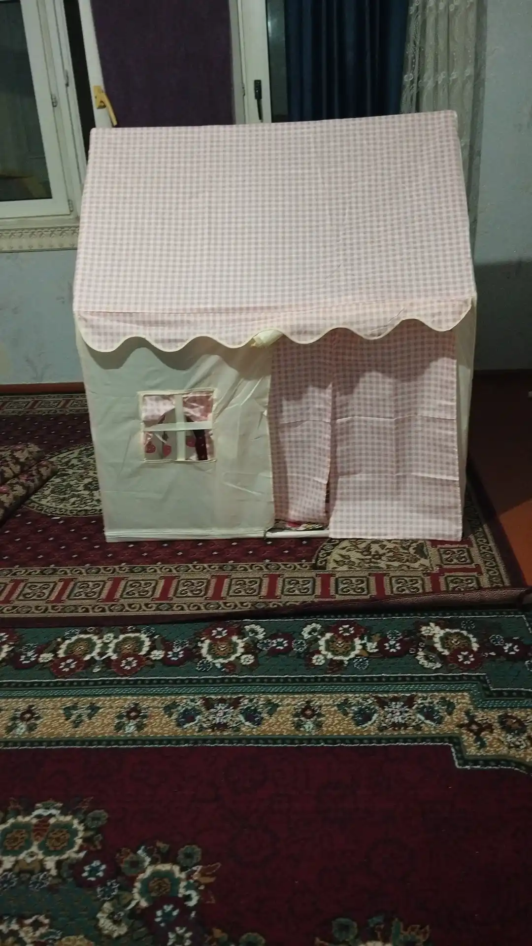 Bolalar o‘yin chodiri, uycha, derazalari bor uycha, bolalar uchun yig‘ma uy palatka domik