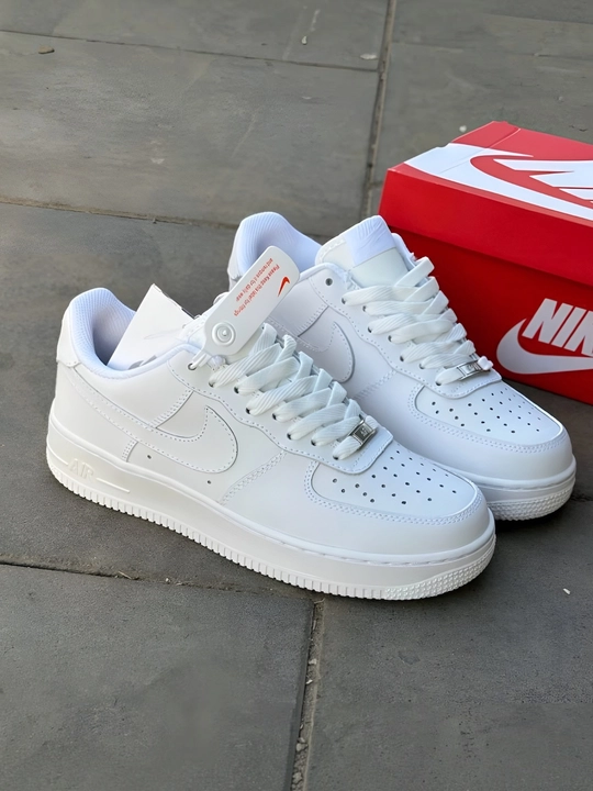 Белые кроссовки Nike Air Force 1 для мужчин