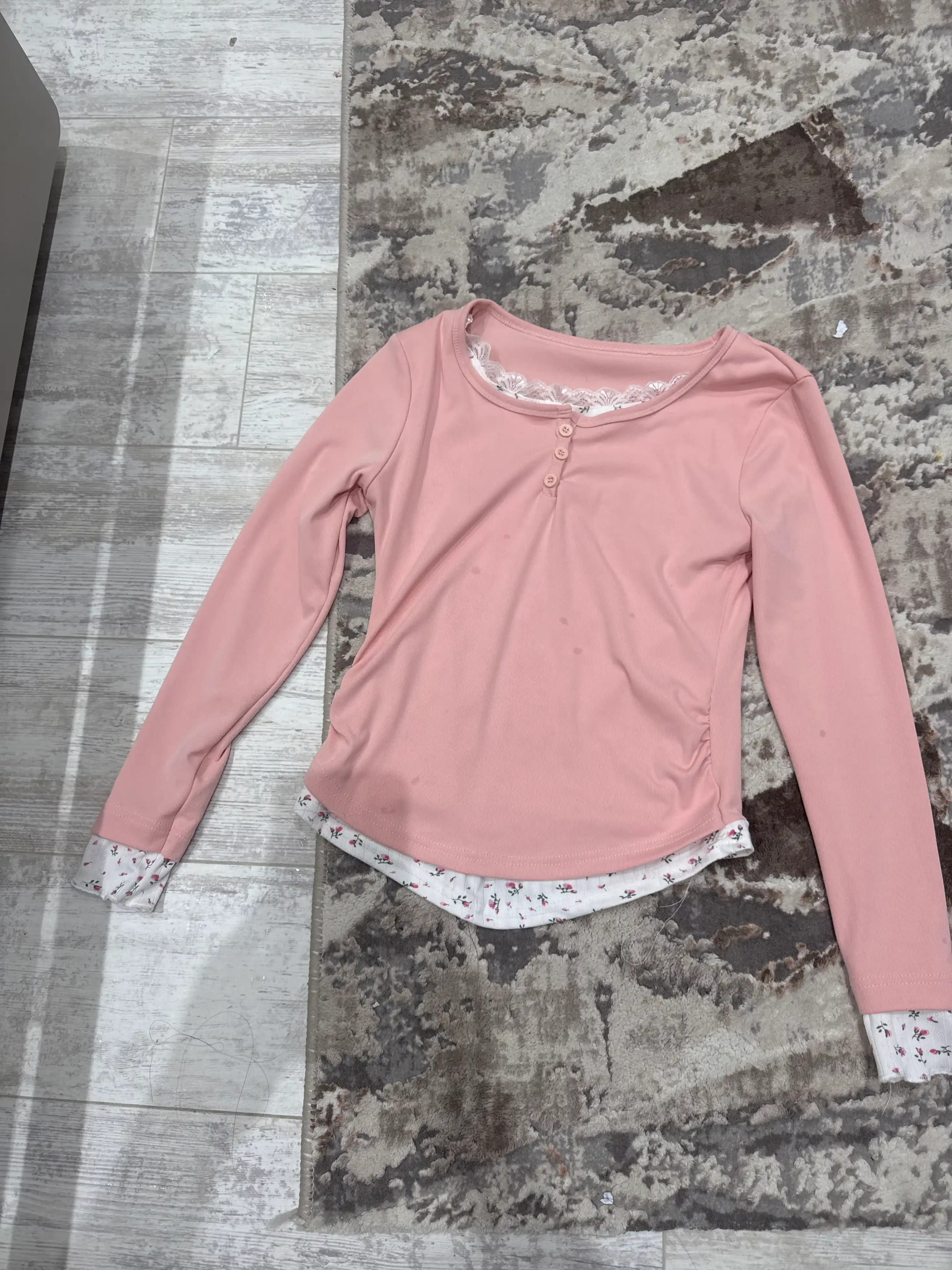 Ayollar koftasi - S-M-L-XL o‘lchamdagi V-o‘yiqli zamonaviy bluzka