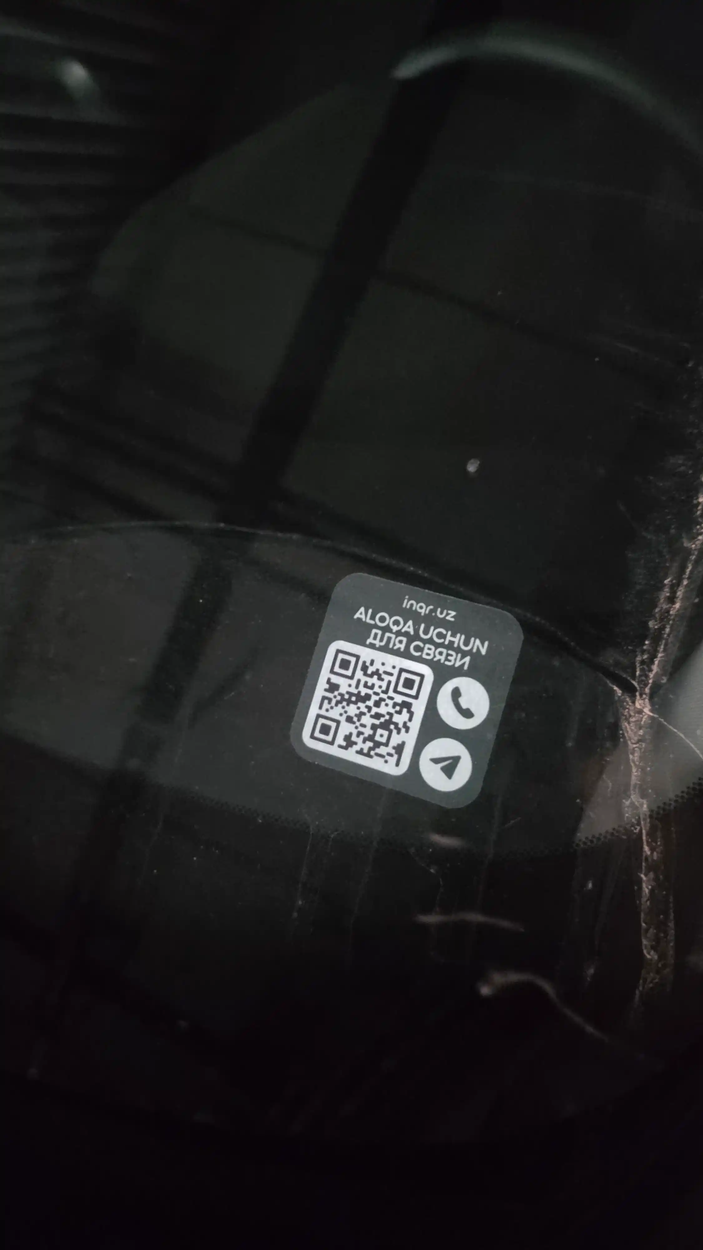 INQR Avtovizitka – avtomobil oynasi uchun, egasi bilan aloqa, inqr