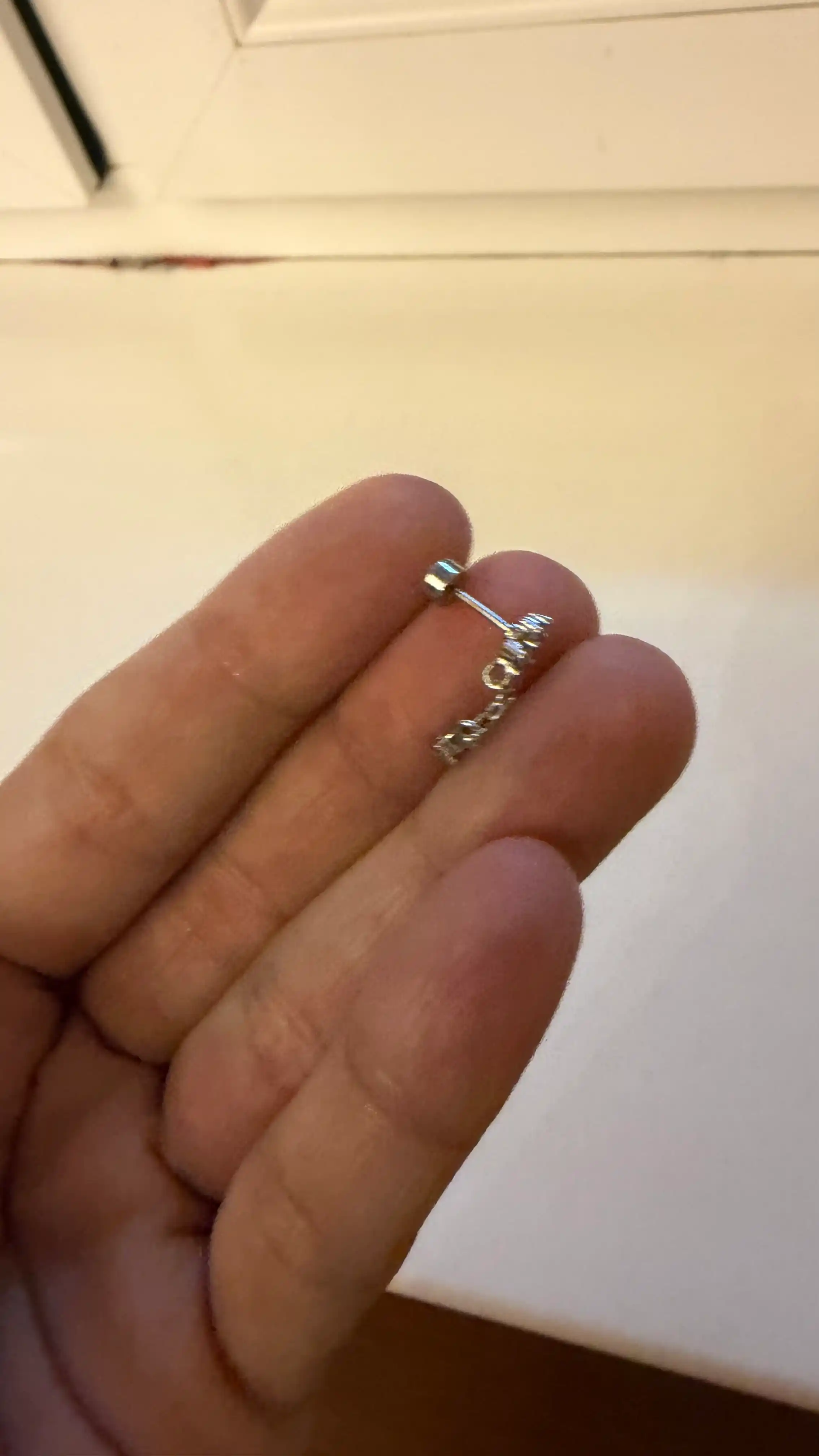 Zirak-pirsing, fianitli pirsing, heliks, tragus, labret va quloq uchun
