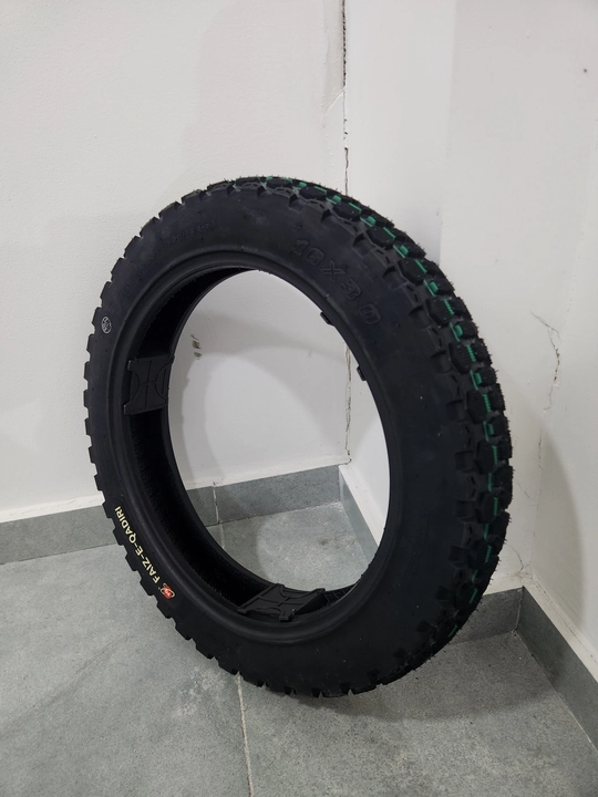 Monster, Skuter va mopedlar uchun kamerasiz shina. Faiz-E-Qadiri 16x3.0, qishki/universal