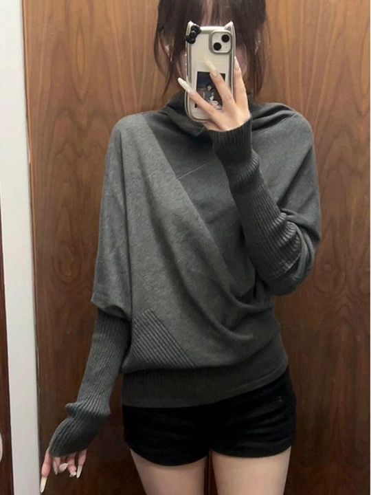 Ayollar uchun asimmetrik oversize jemper - 