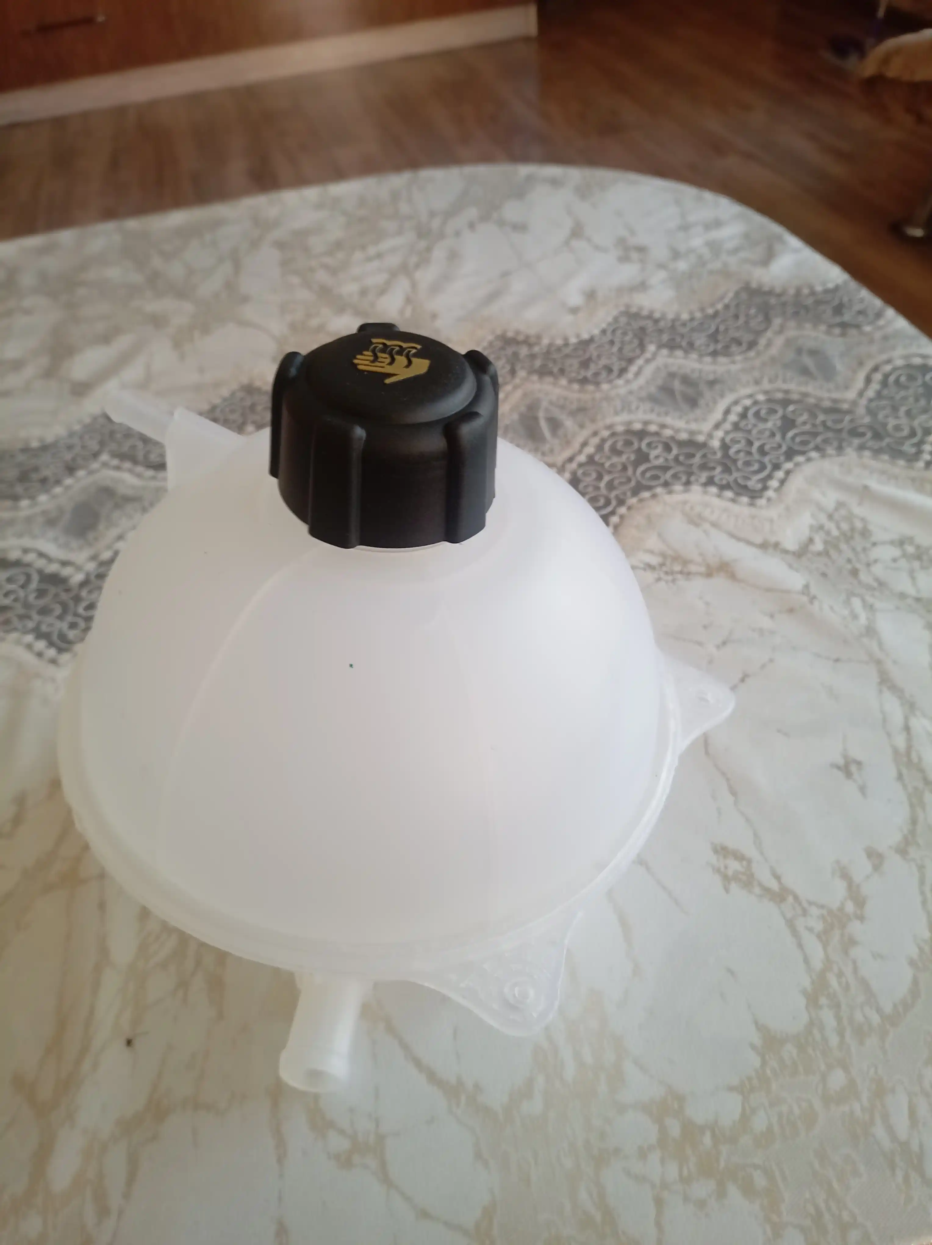 Antifriz bachok Lada Vesta, Bachok rashiritel Vesta, Radiator kengaytirish baki Vesta VAZ