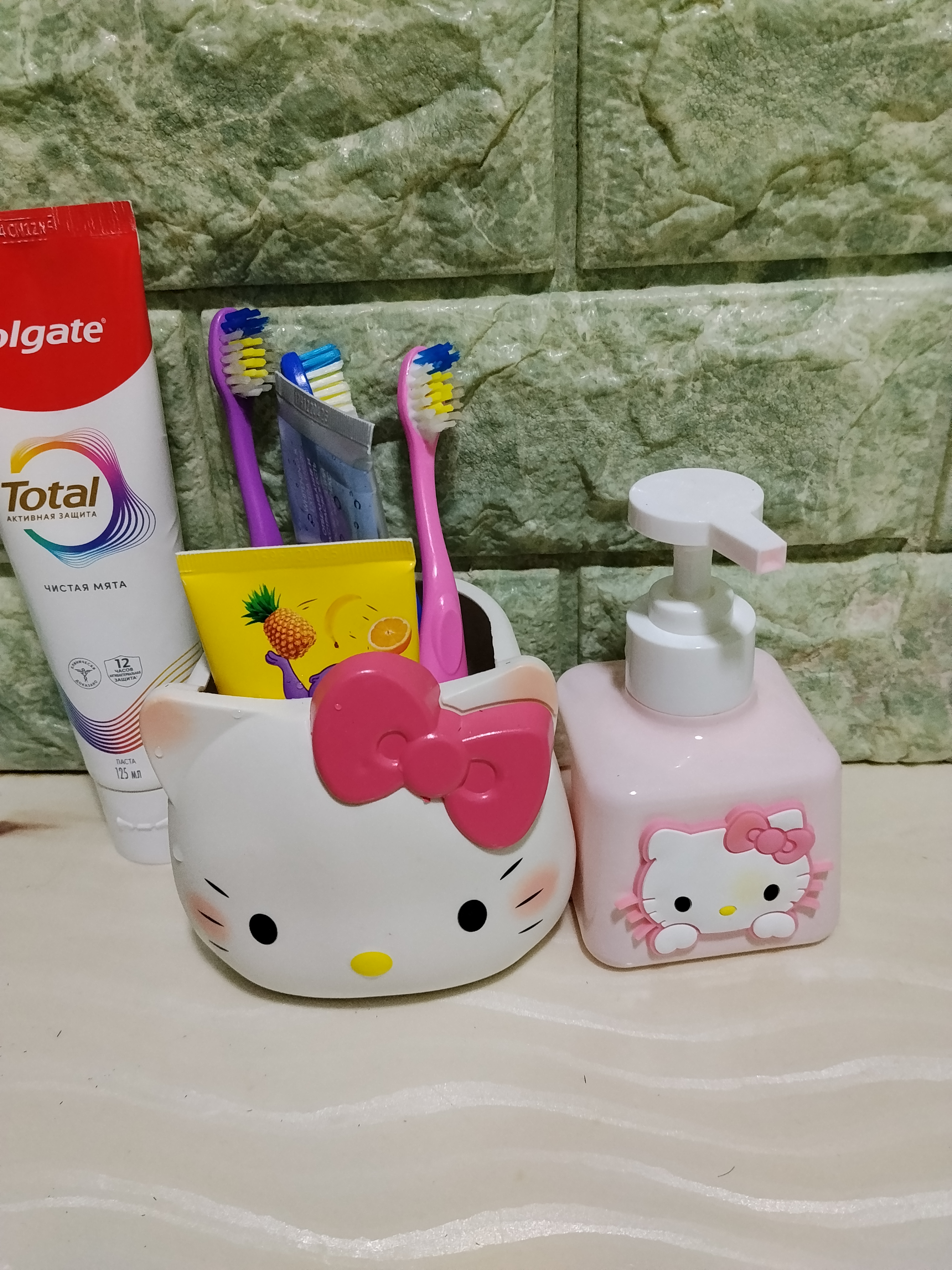 Hello Kitty stoli organayzeri universal: kantselyariya va makiyaj cho'tkalari uchun idish