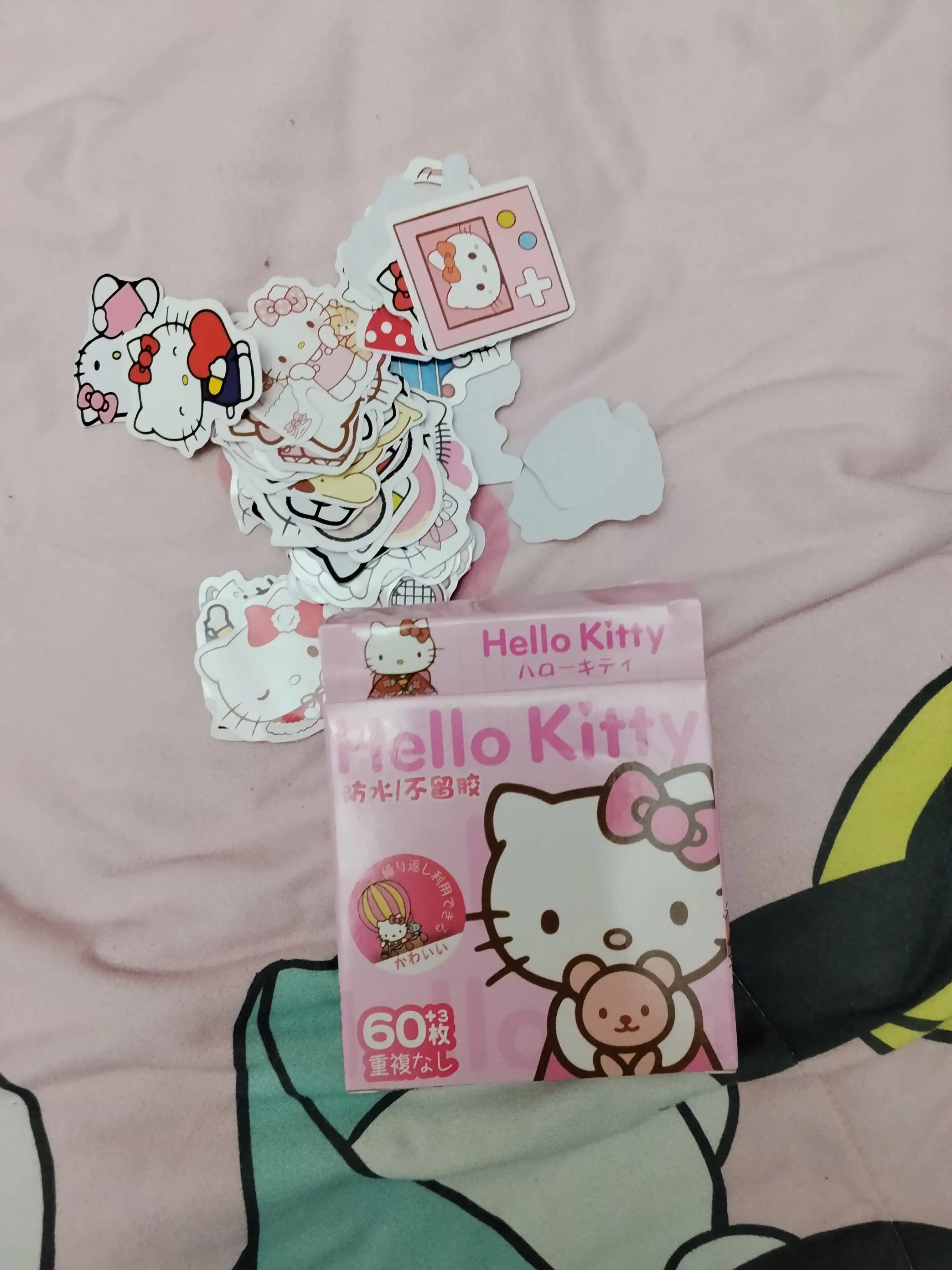 Hello Kitty stikerlari, telefon, noutbuk, daftar uchun stikerlar