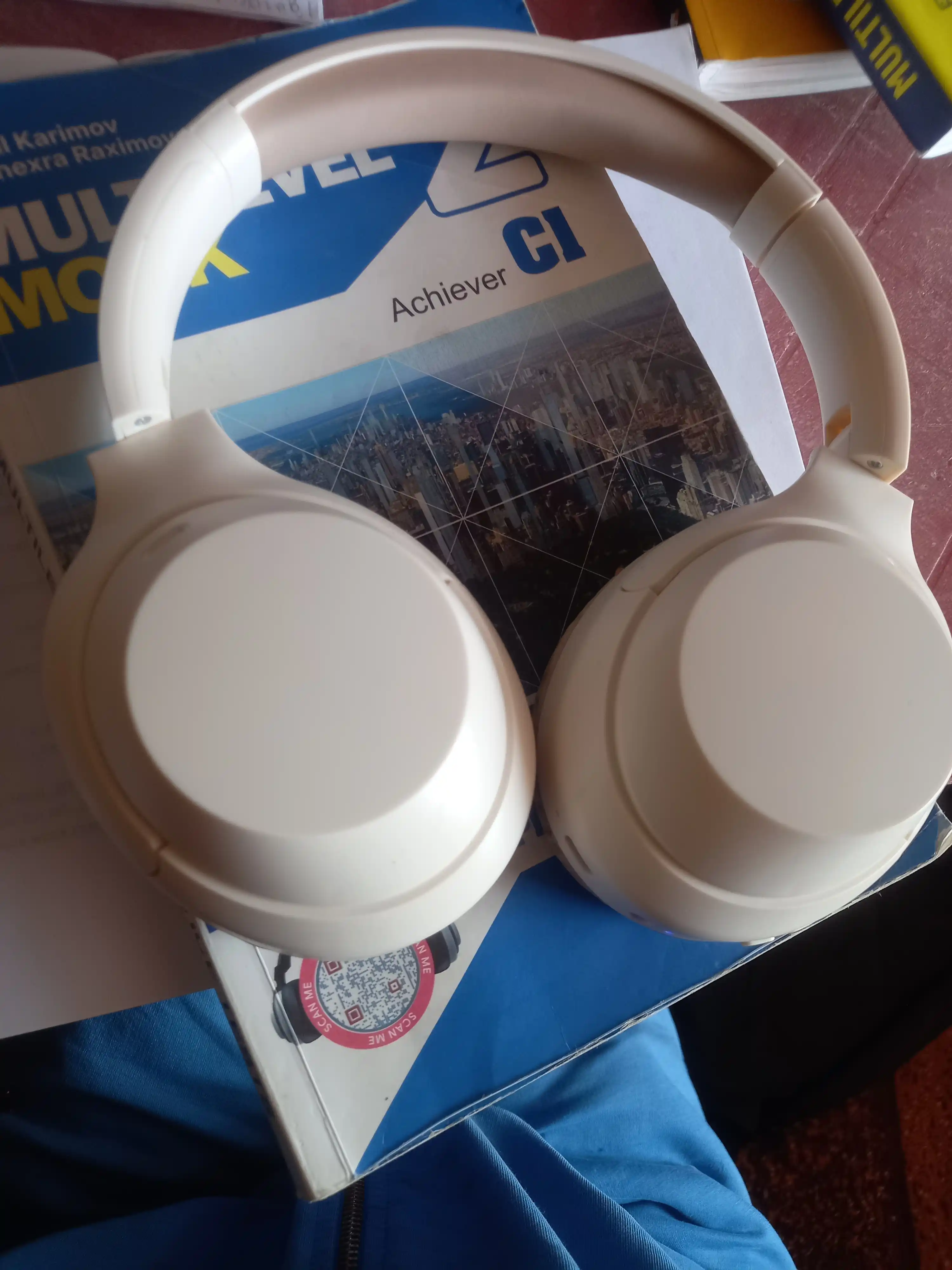 Simsiz quloqchin Bluetooth – to‘liq o‘lcham, mikrofonli, SD karta va radio C2235