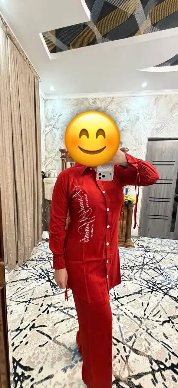 Ikki kishilik ayollar kostyumi: ko'ylak va keng shim