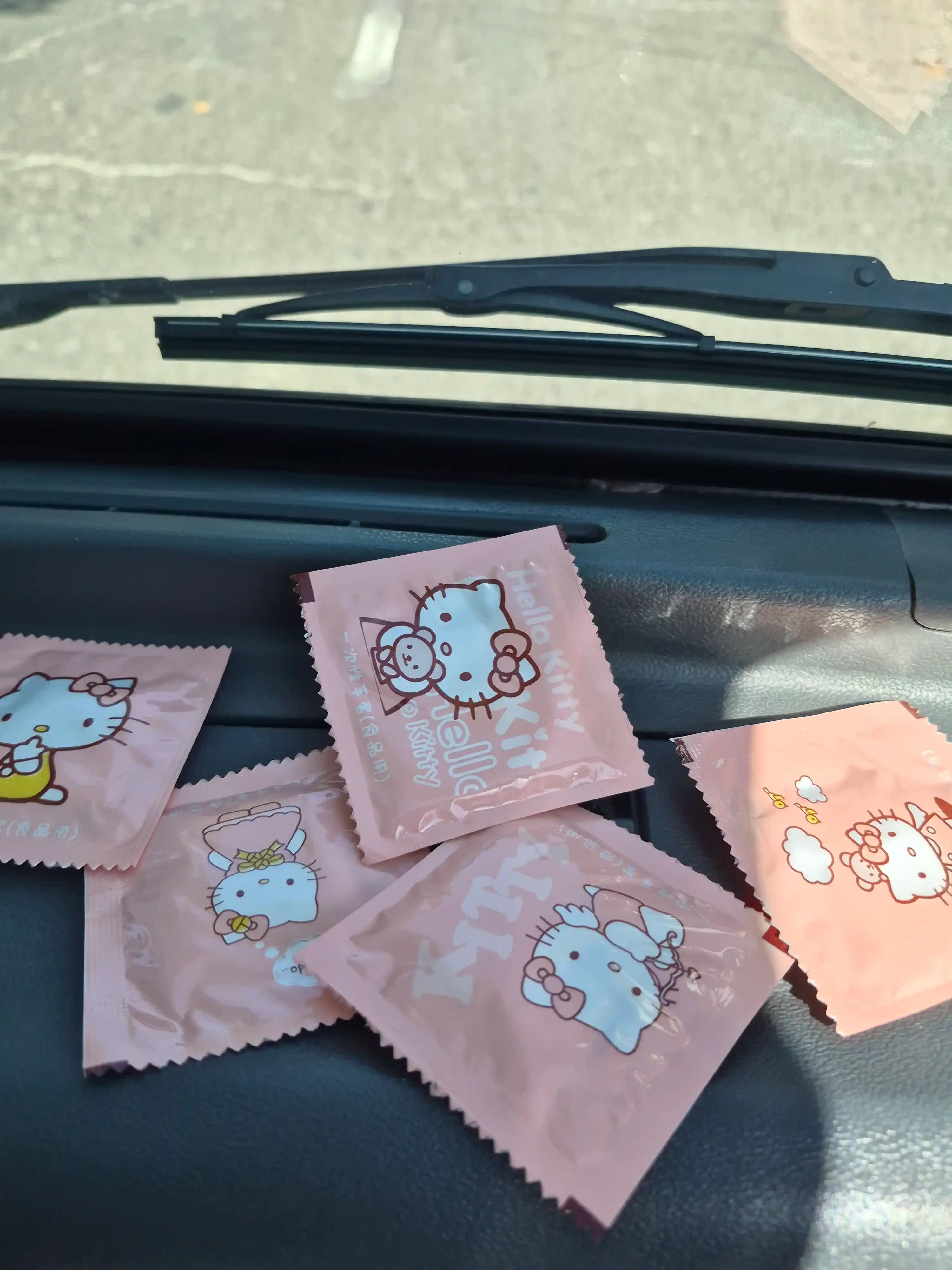 Bir martalik qo‘lqoplar, Hello Kitty dizaynida