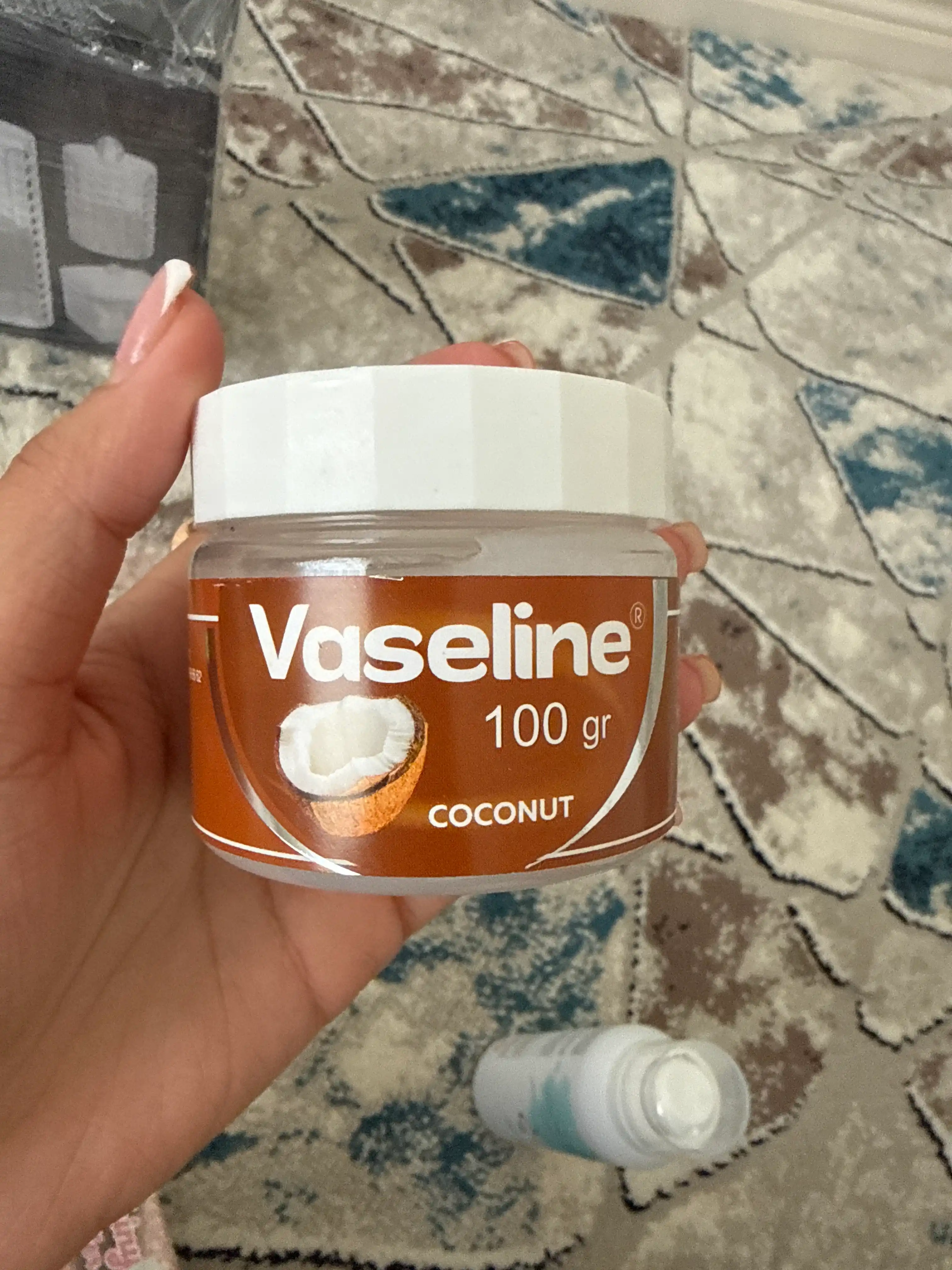 Vazelini 100 g, terini namlantiruvchi va yumshatuvchi parvarish