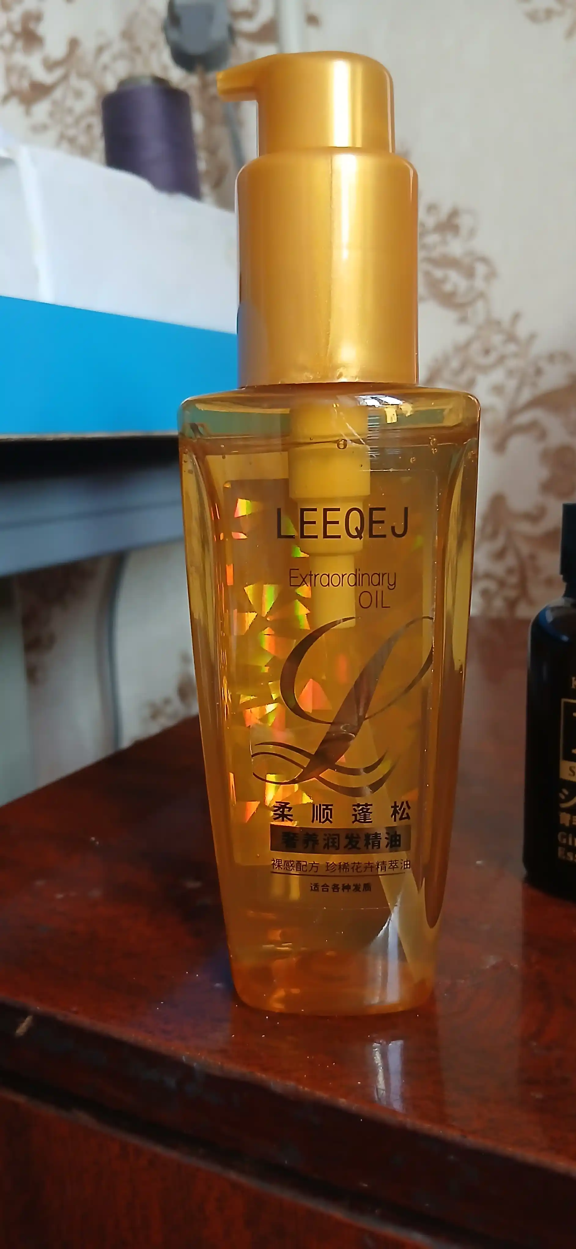 Масло для питания, распутывания и укладки волос "LEEOEG", 100 мл