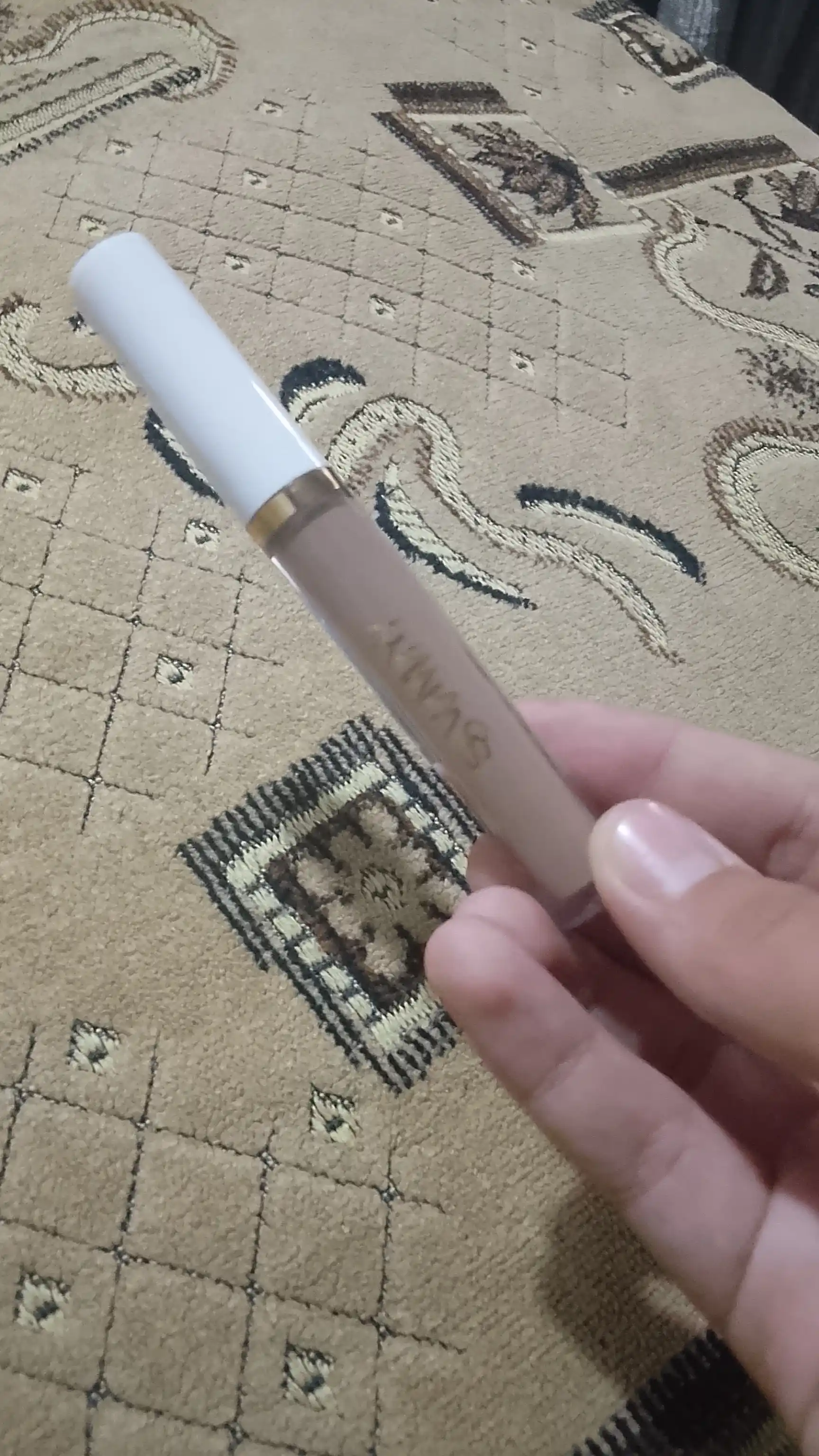 Ayollar uchun yuz konsiler, yuz va ko'z atrofi uchun tonalka