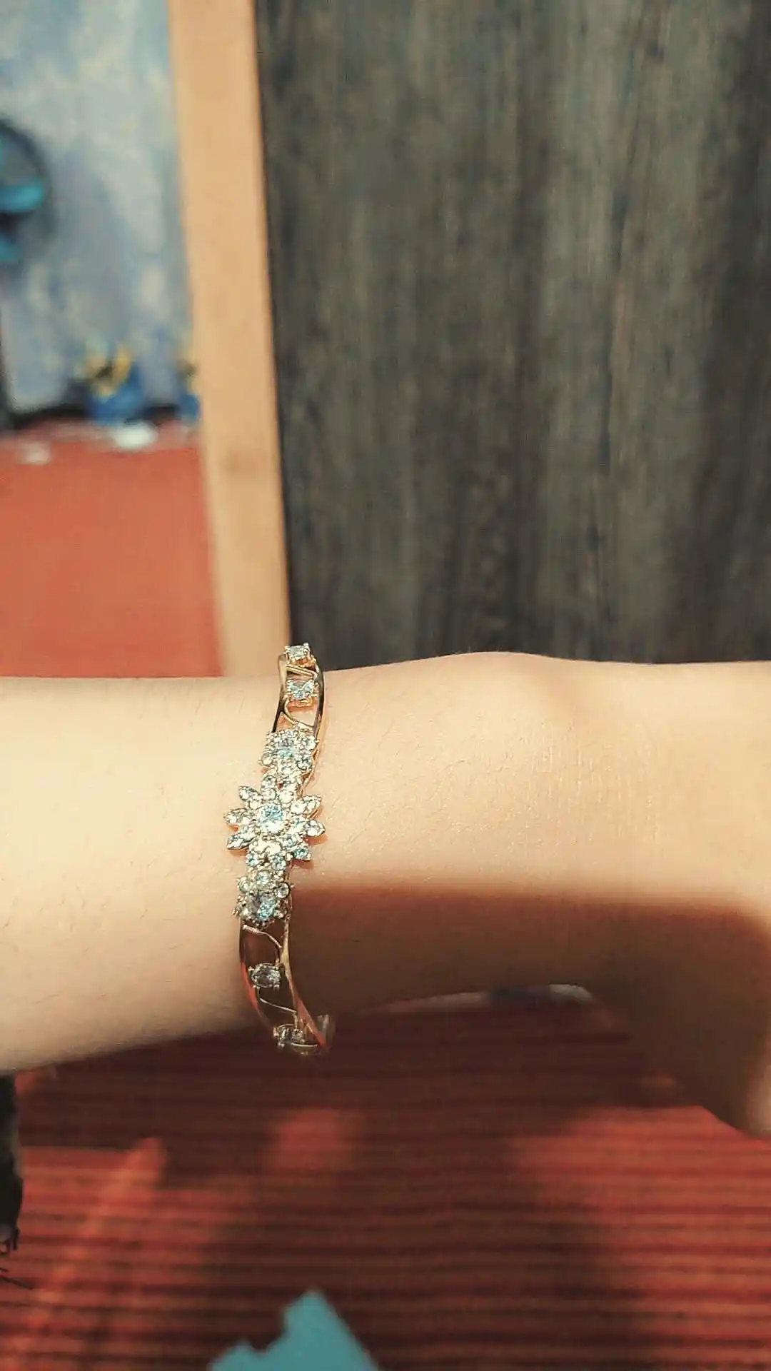 Xuping stainlees steel Ayollar va qizlar uchun lola bilaguzuk