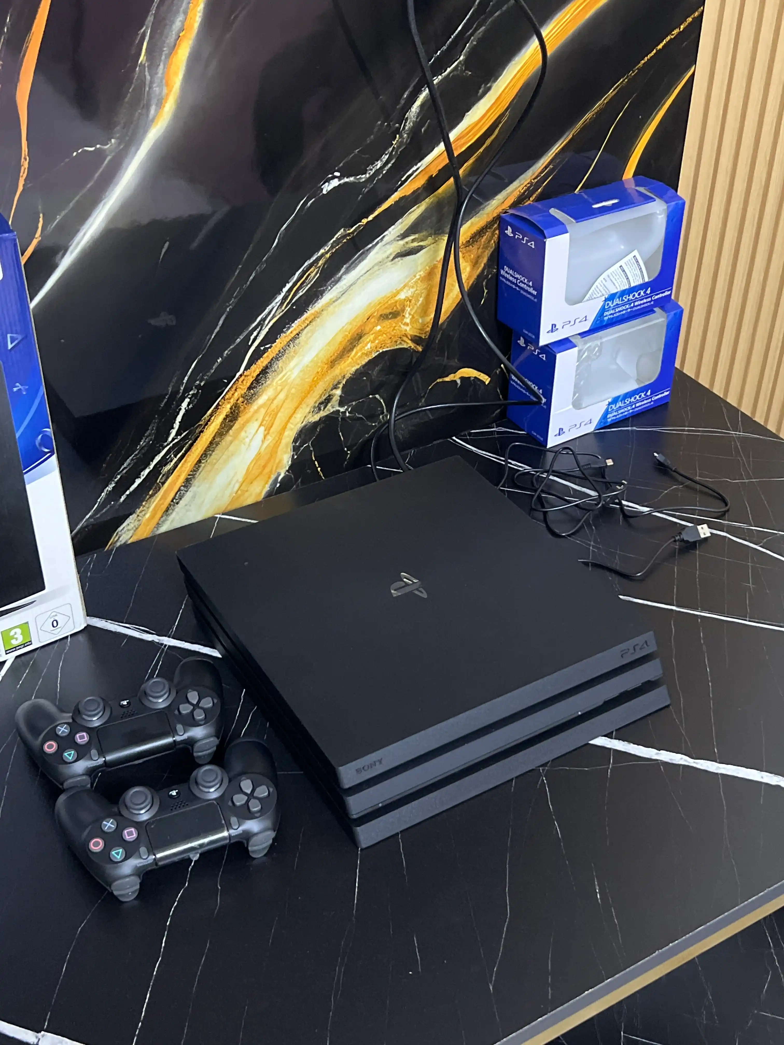 Playstation 4 Pro, 1 Тб, гарантия 1 год, с 2 джойстиками, установлены игры