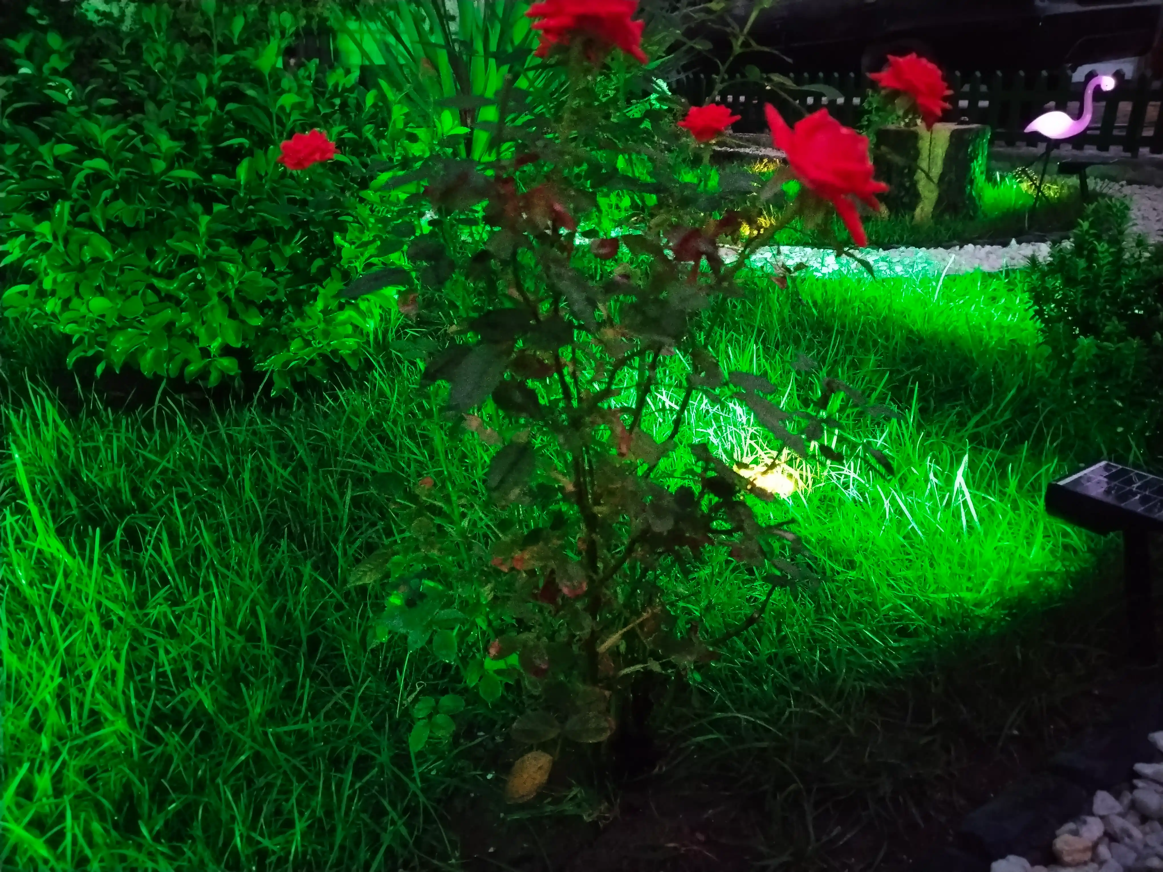 Фонарь-прожектор RGB на солнечной батарее, пульт ДУ, 7 цветов, 1200 мАч, 1 шт