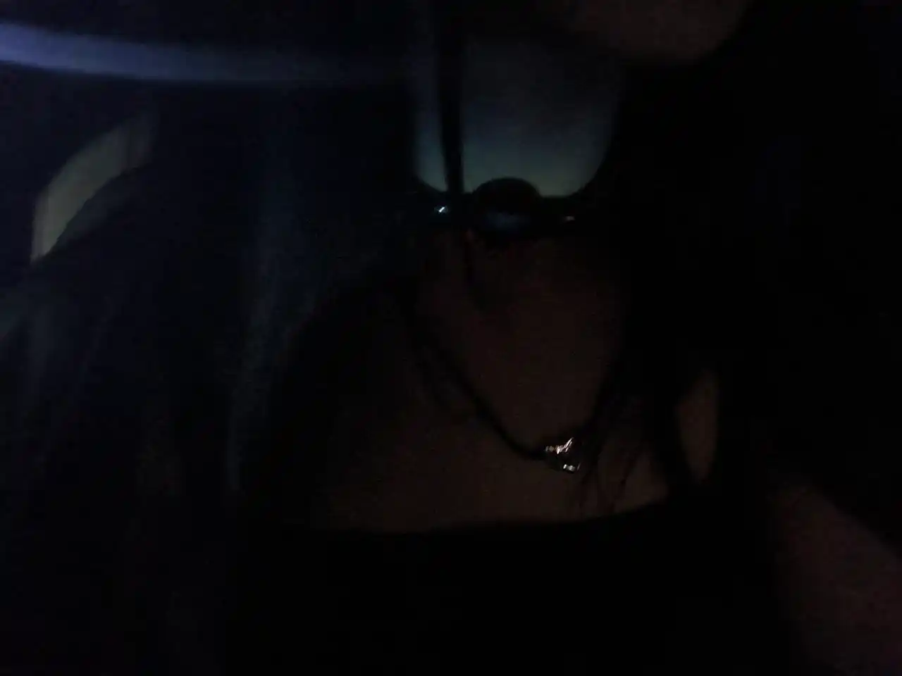 Choker, bo'yniga ko'zlar bilan marjon, yonuvchan ko'zlar