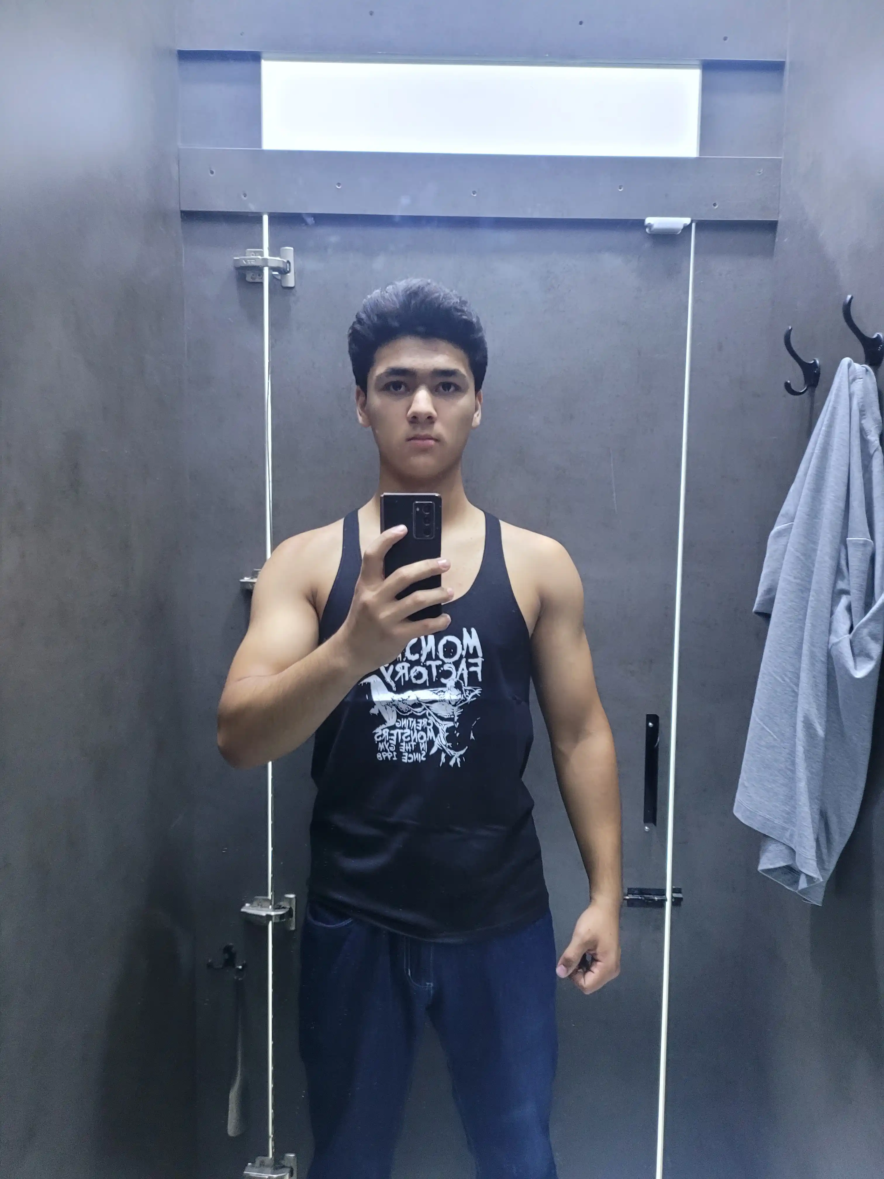 Erkaklar sport stringer maykasi «Monster Factory», paxtali, fitnes uchun
