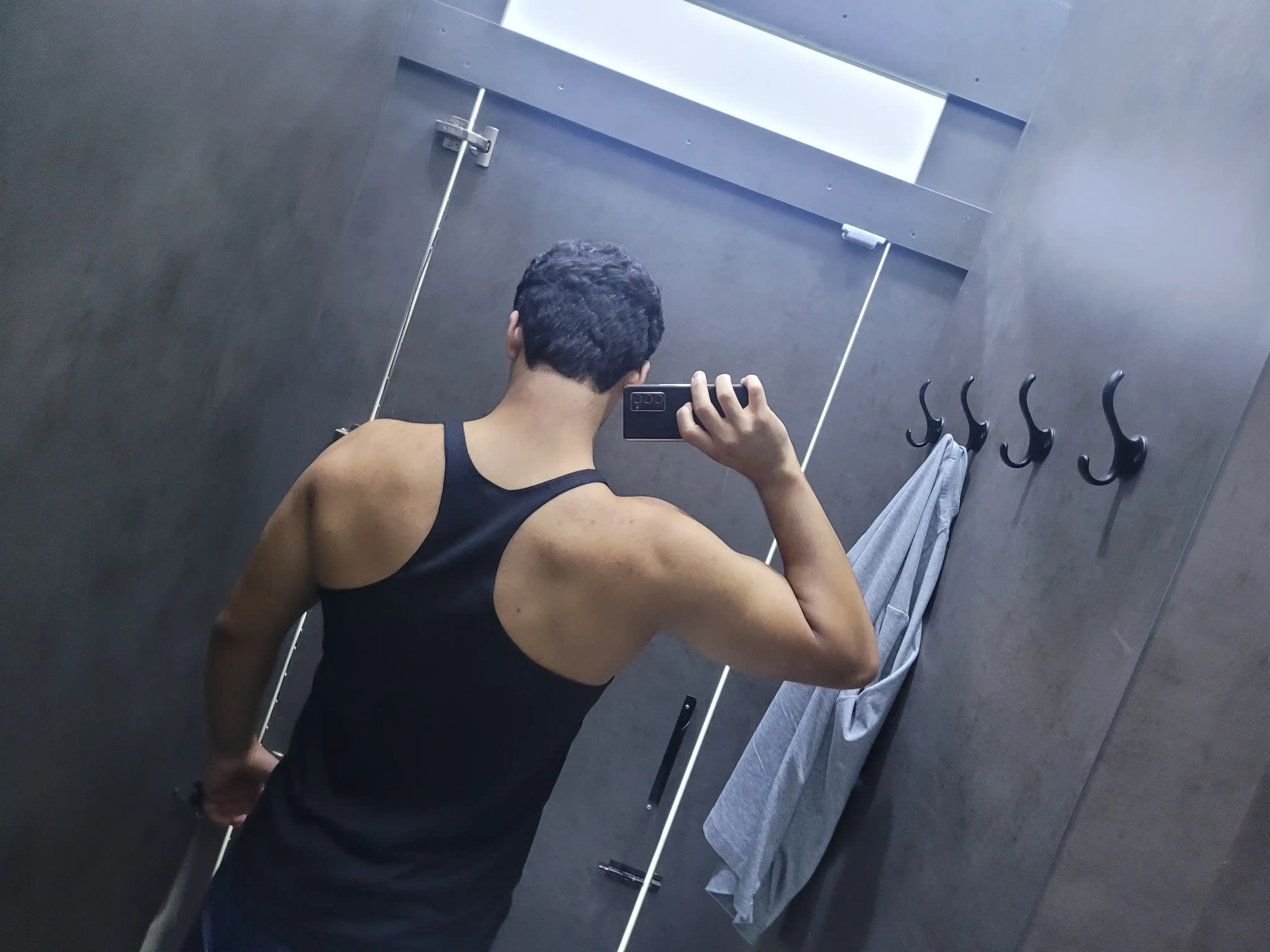 Erkaklar sport stringer maykasi «Monster Factory», paxtali, fitnes uchun