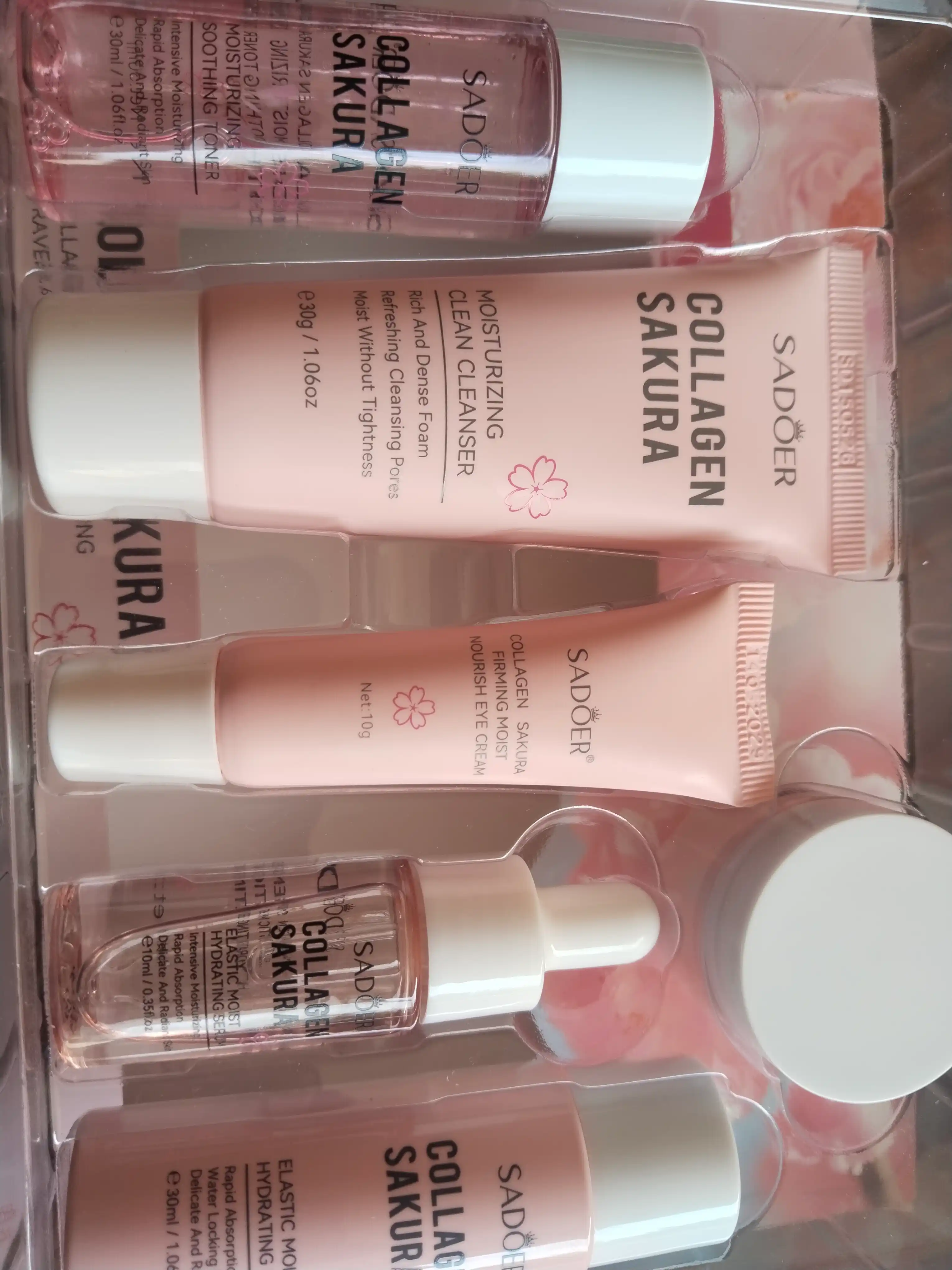 Collagen Sakura подарочный набор 6 в 1 для увлажнения и ухода за кожей лица